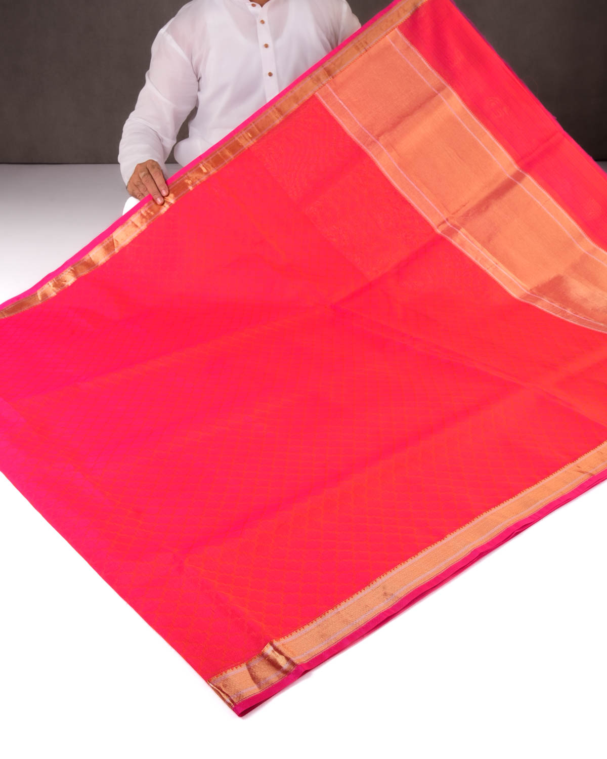 Shot Pink Banarasi Watermark Moroccon Grids Tanchoi Handwoven Kora Silk Saree with Gold Zari Border Pallu-HolyWeaves