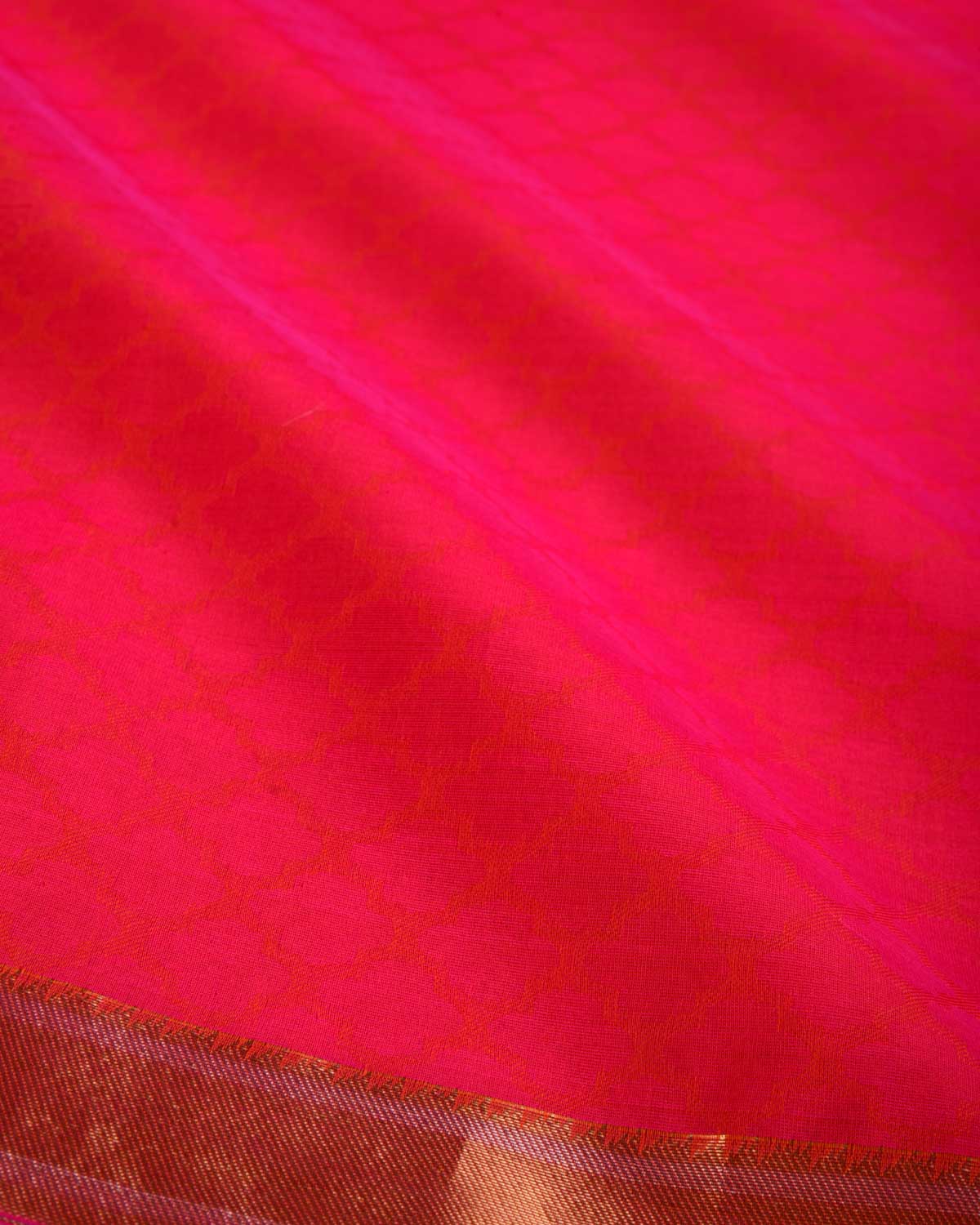 Shot Pink Banarasi Watermark Moroccon Grids Tanchoi Handwoven Kora Silk Saree with Gold Zari Border Pallu-HolyWeaves