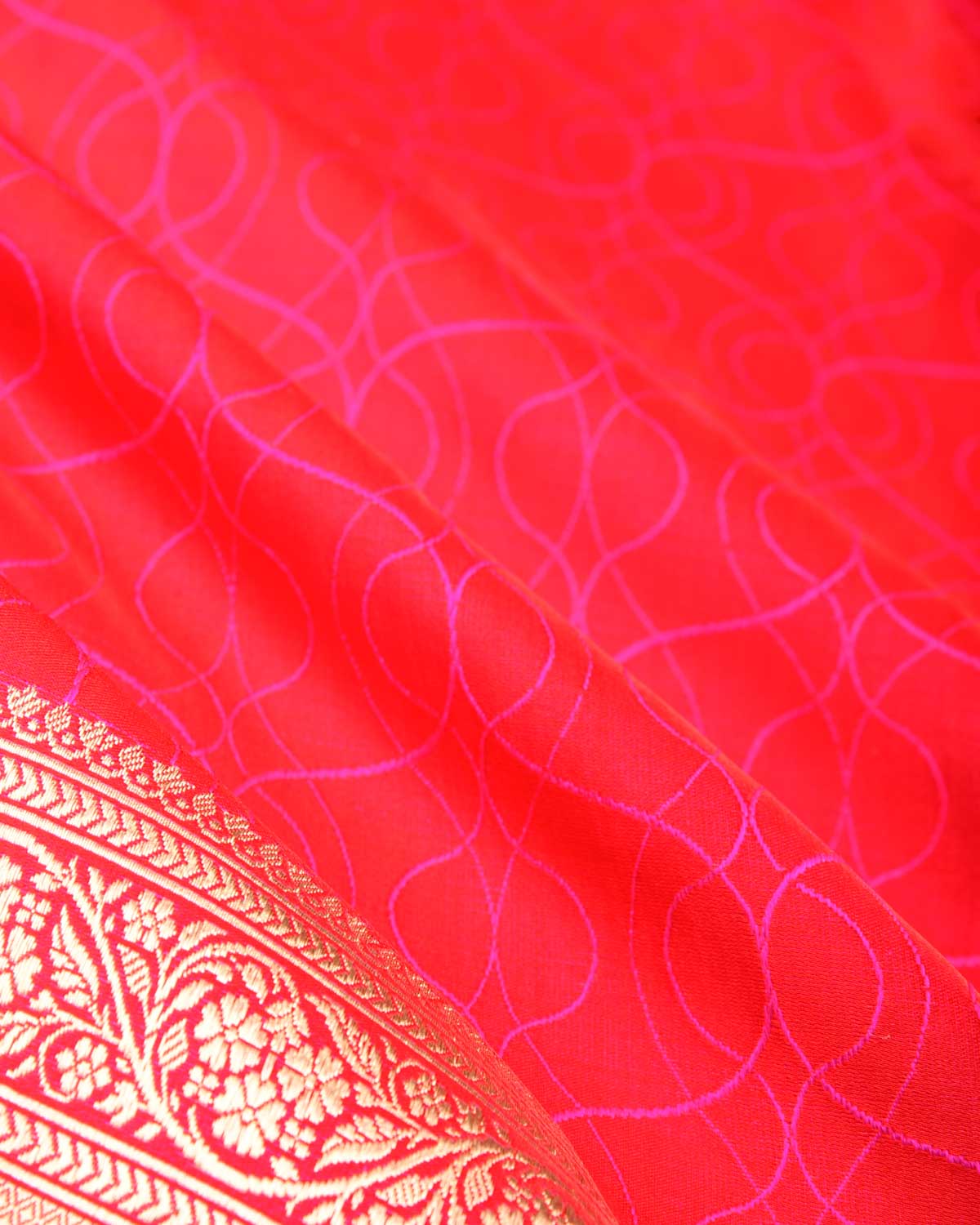 Shot Red-Pink Geometric Satin Tanchoi Brocade Handwoven Katan Silk Banarasi Saree-HolyWeaves