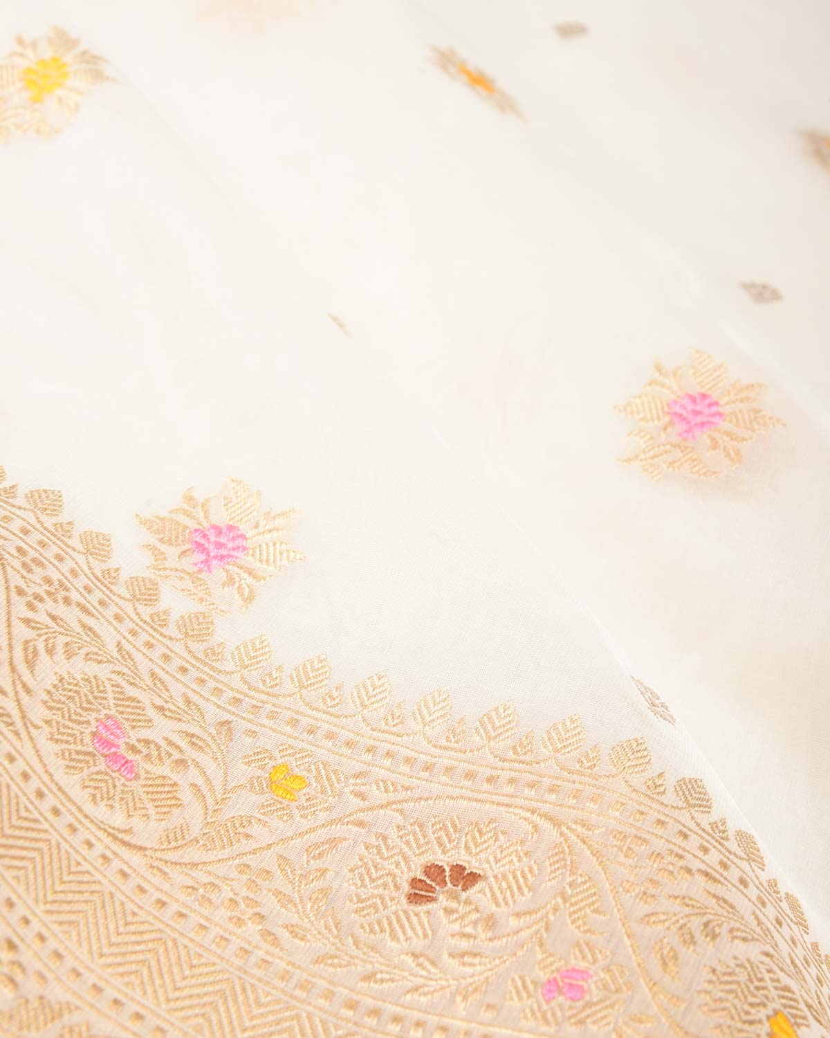 Ivory White Gold Zari & Meenekari Buti Kadhuan Brocade Handwoven Kora Silk Banarasi Saree-HolyWeaves