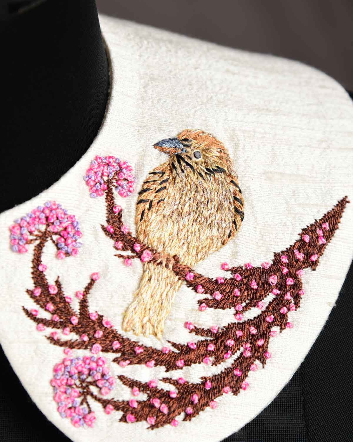 Cream Goraiyya Hand-embroidered Raw Silk Detachable Peter Pan Collar-HolyWeaves