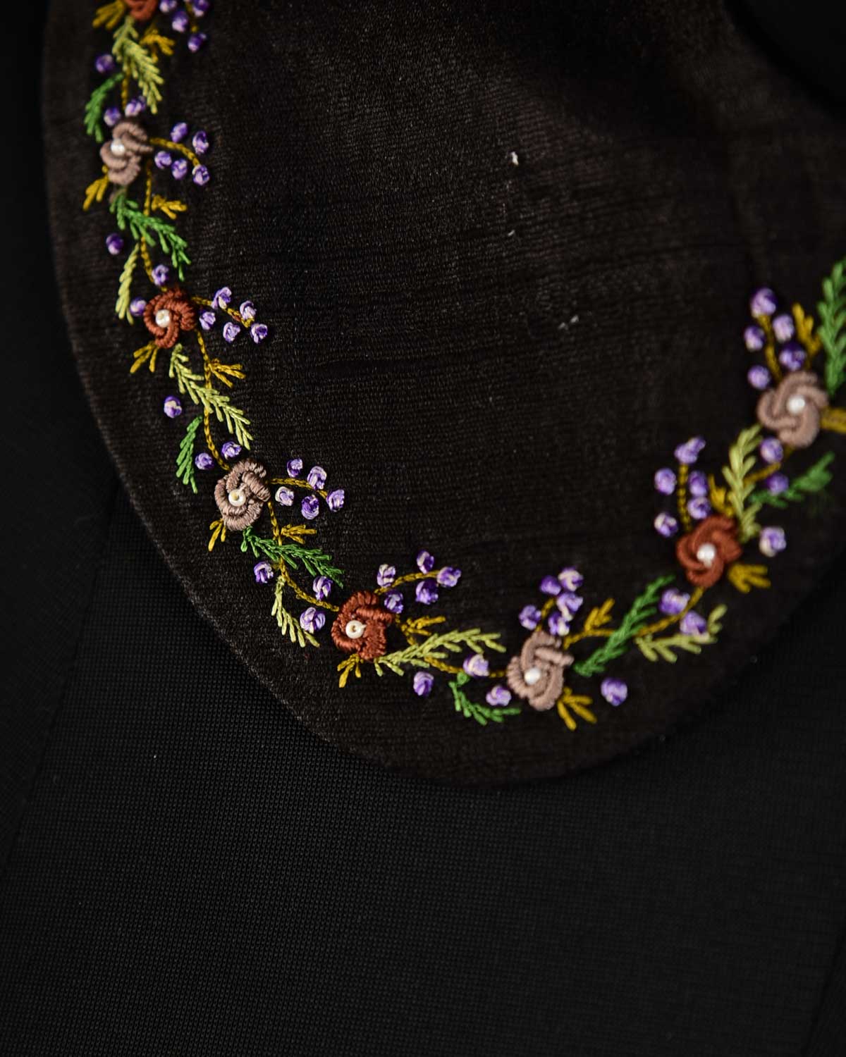 Black Beaded Flowers Hand-embroidered Raw Silk Detachable Peter Pan Collar-HolyWeaves