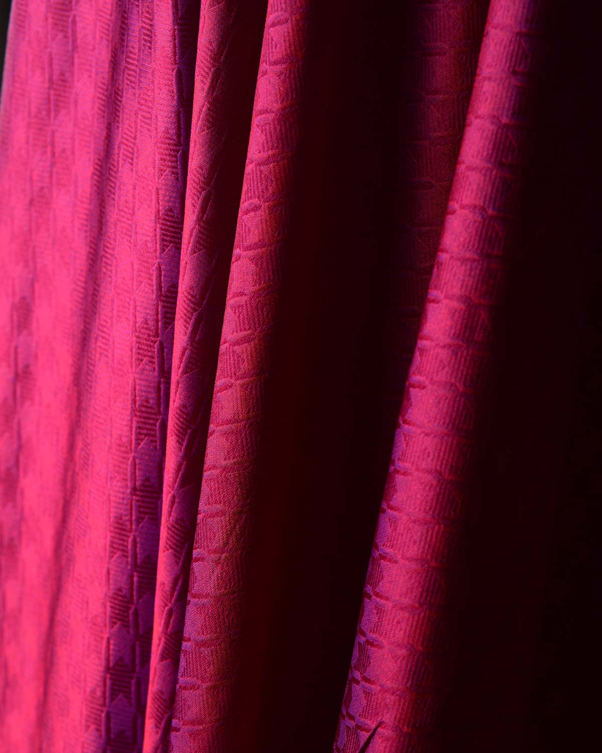 Shot Maroon Houndstooth Tanchoi Handwoven Katan Silk Banarasi Fabric-HolyWeaves