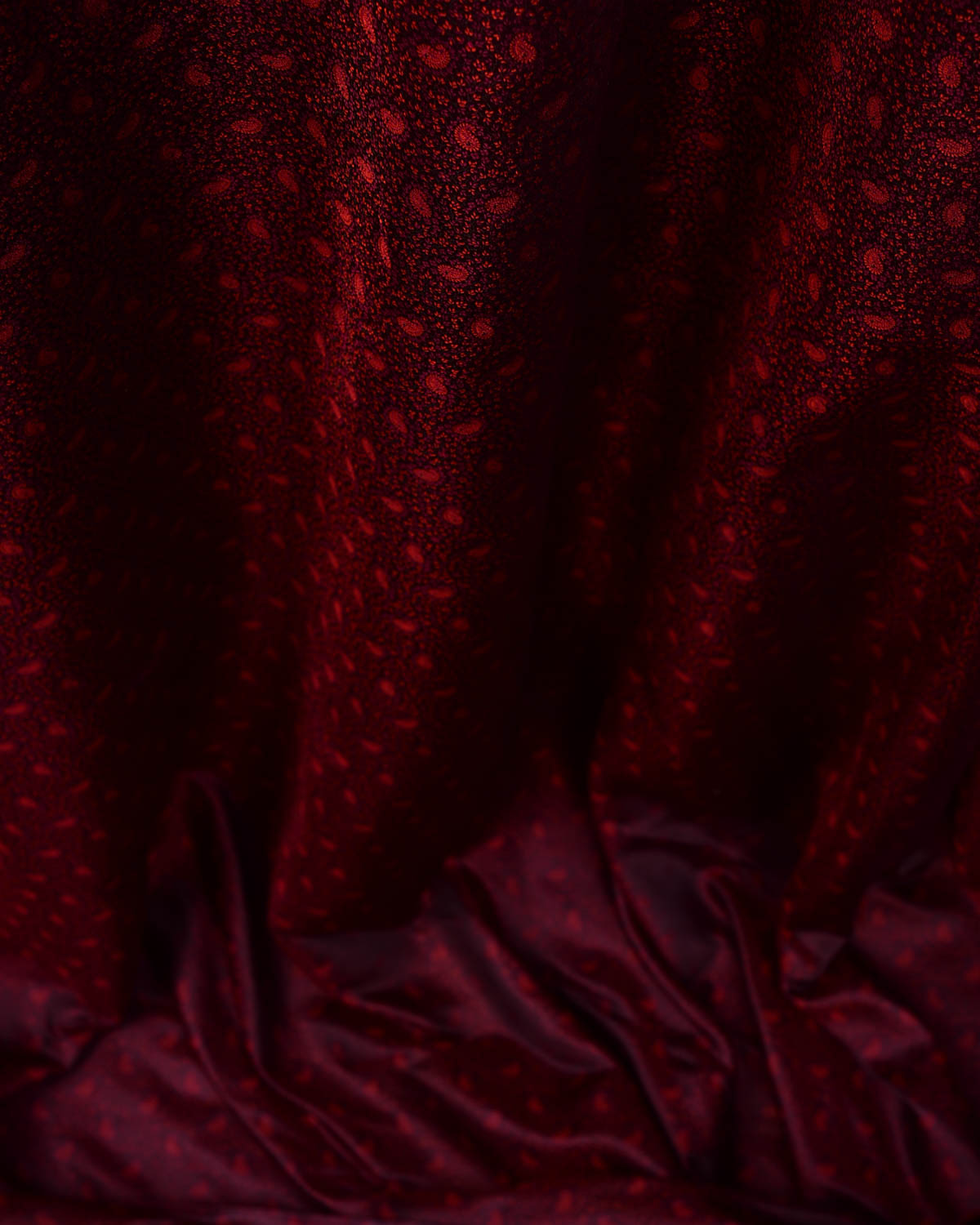 Maroon Tehri Paisley Jamawar Handwoven Katan Silk Banarasi Fabric-HolyWeaves