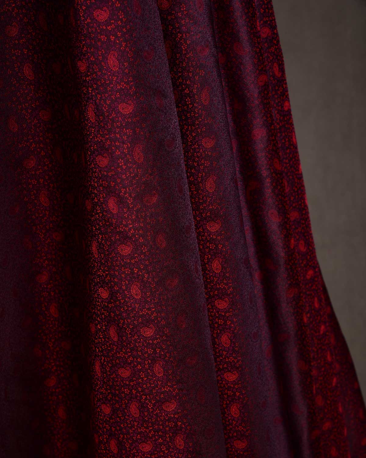 Maroon Tehri Paisley Jamawar Handwoven Katan Silk Banarasi Fabric-HolyWeaves