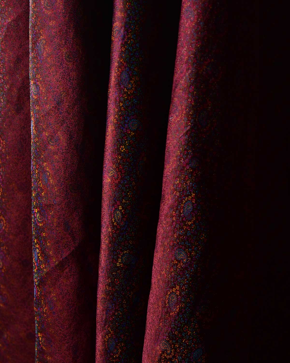 Metallic Mahogany Tehri Paisley Jamawar Handwoven Katan Silk Banarasi Fabric-HolyWeaves