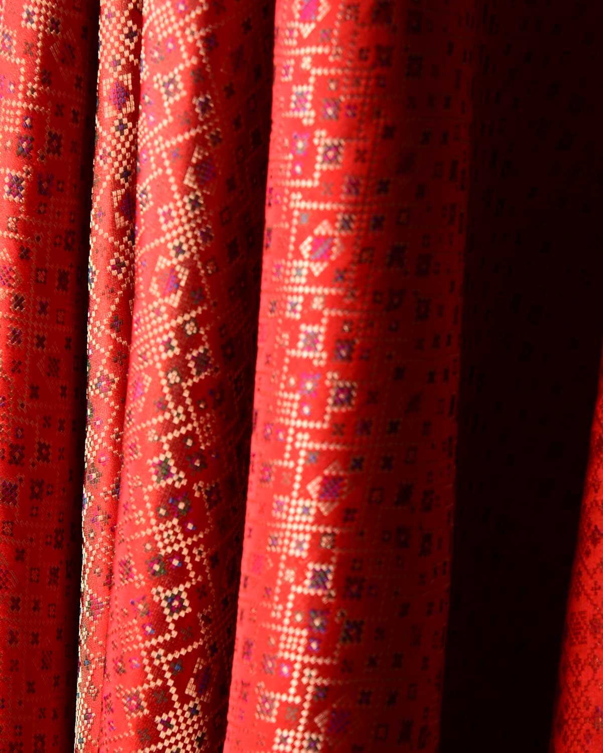 Bridal Red Luxury Patola Satin Tanchoi Jamawar Brocade Handwoven Katan Silk Banarasi Fabric-HolyWeaves