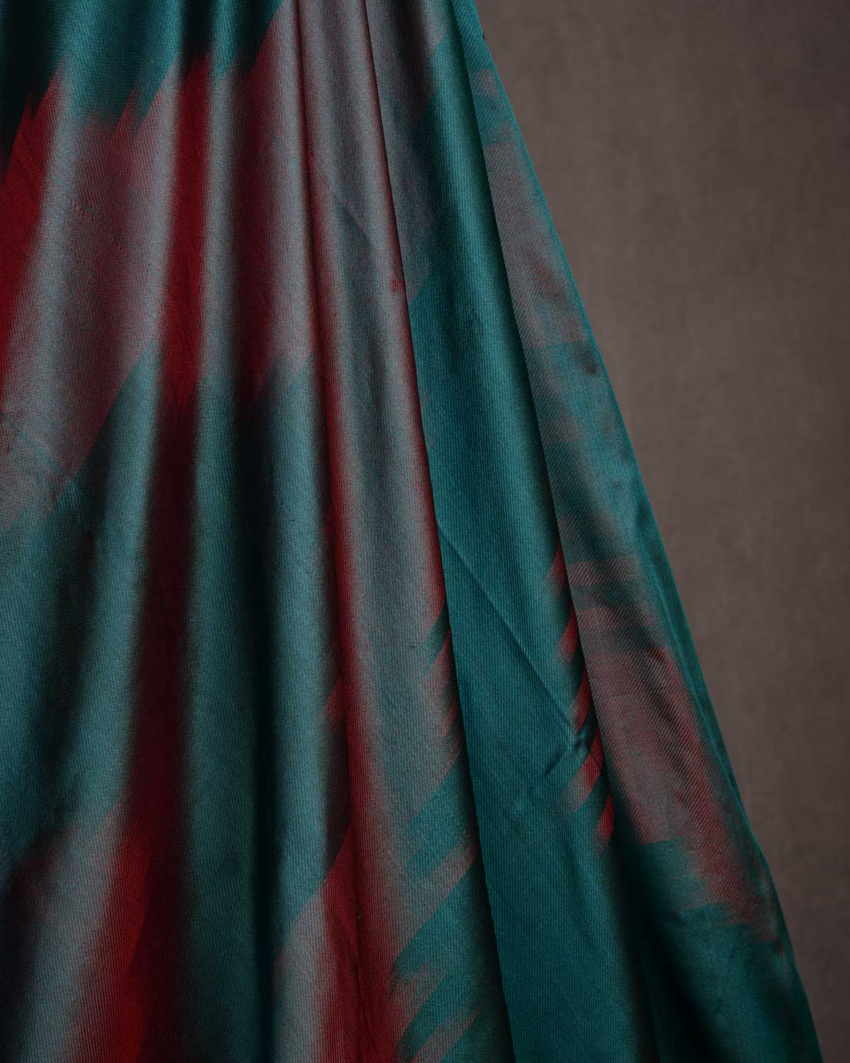 Vibgyor Green Diagonal Drill Tanchoi Handwoven Katan Silk Banarasi Fabric-HolyWeaves