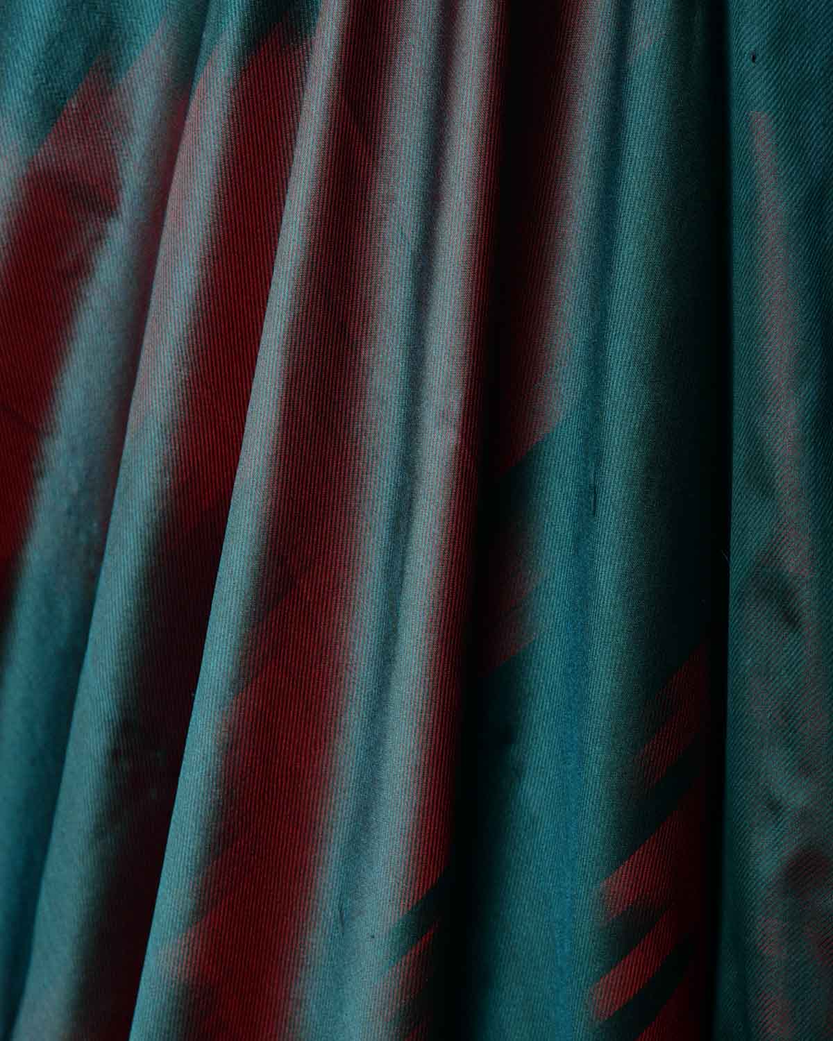 Vibgyor Green Diagonal Drill Tanchoi Handwoven Katan Silk Banarasi Fabric-HolyWeaves