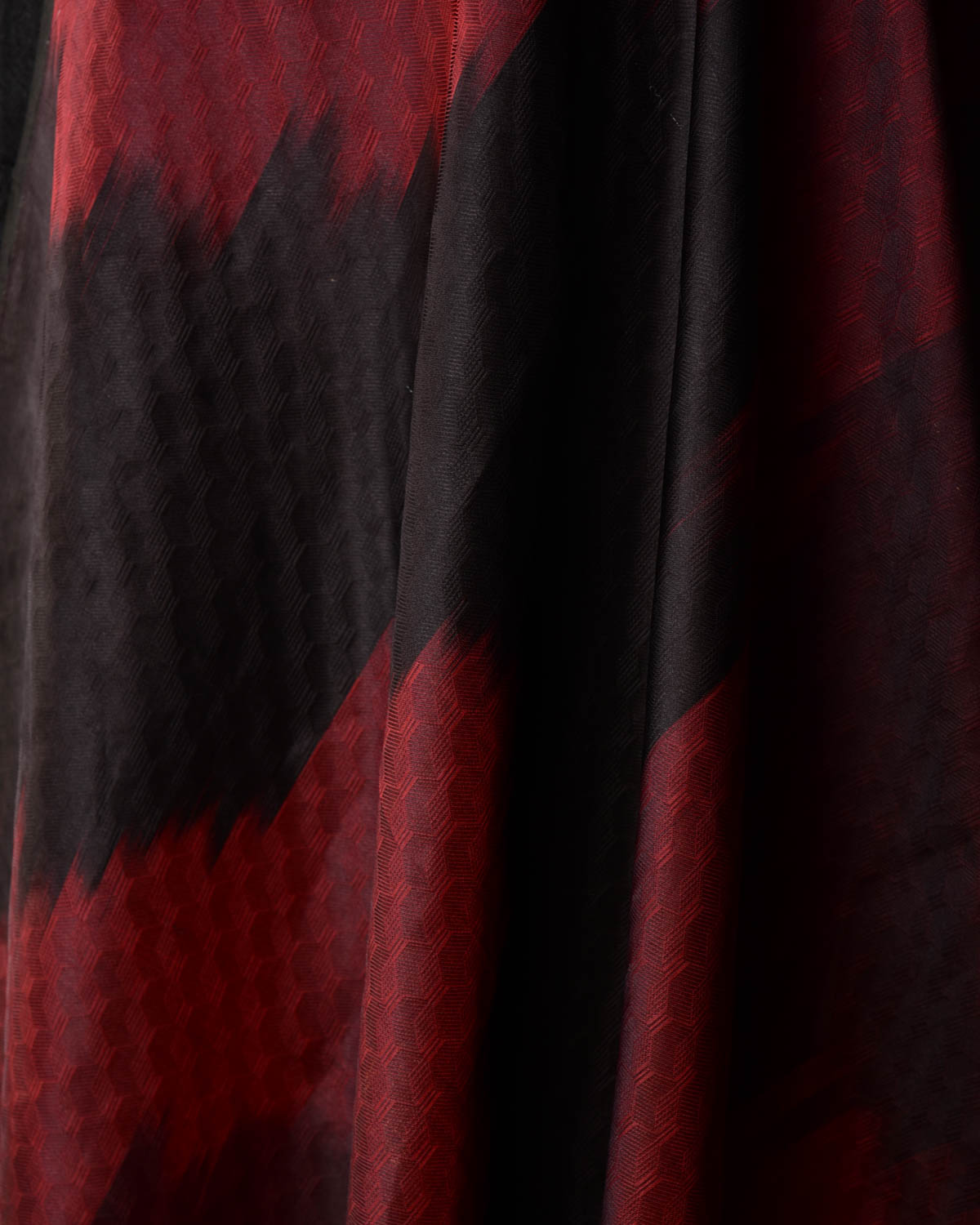 Ombre Maroon Black Geometric Tanchoi Handwoven Katan Silk Banarasi Fabric-HolyWeaves