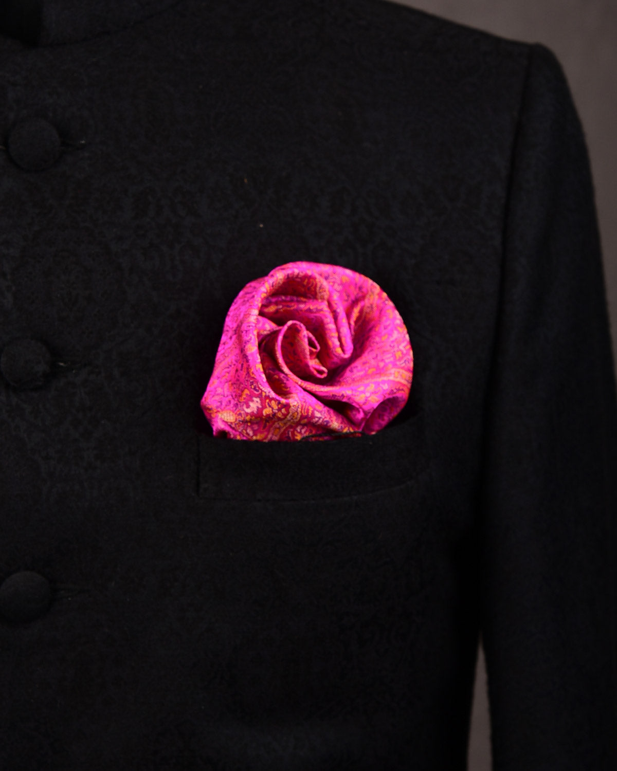 Pink Banarasi Diagonal Paisleys Tanchoi Brocade Handwoven Silk Pocket Square-HolyWeaves