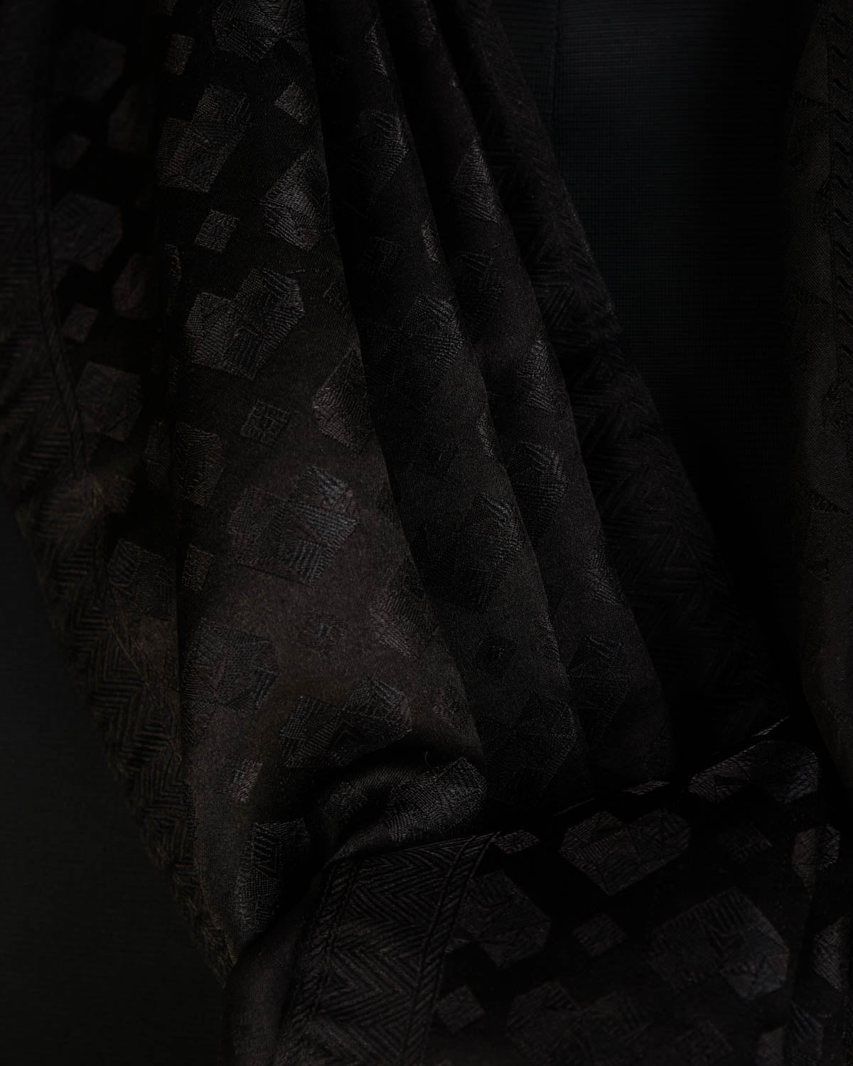 Metallic Black Diamond Hearts Satin Tanchoi Handwoven Silk Unisex Scarf 80"x22"-HolyWeaves