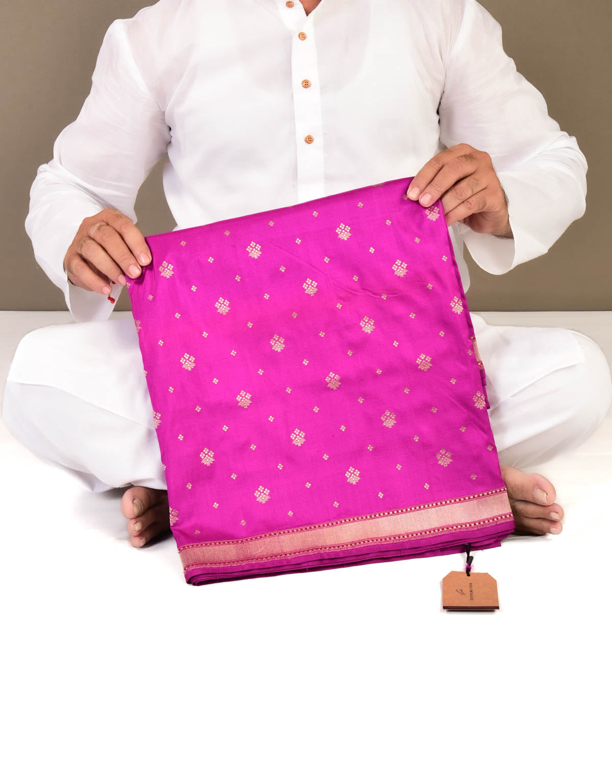 Magenta Banarasi Duet Buti Kadhuan Brocade Handwoven Katan Silk Saree-HolyWeaves