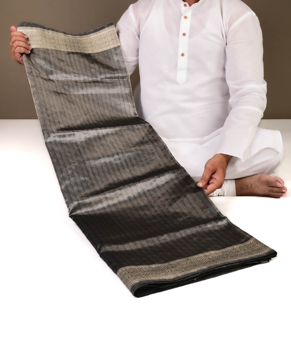 Metallic Gray Banarasi Tanchoi Kadhuan Brocade Handwoven Kora Tissue Saree-HolyWeaves