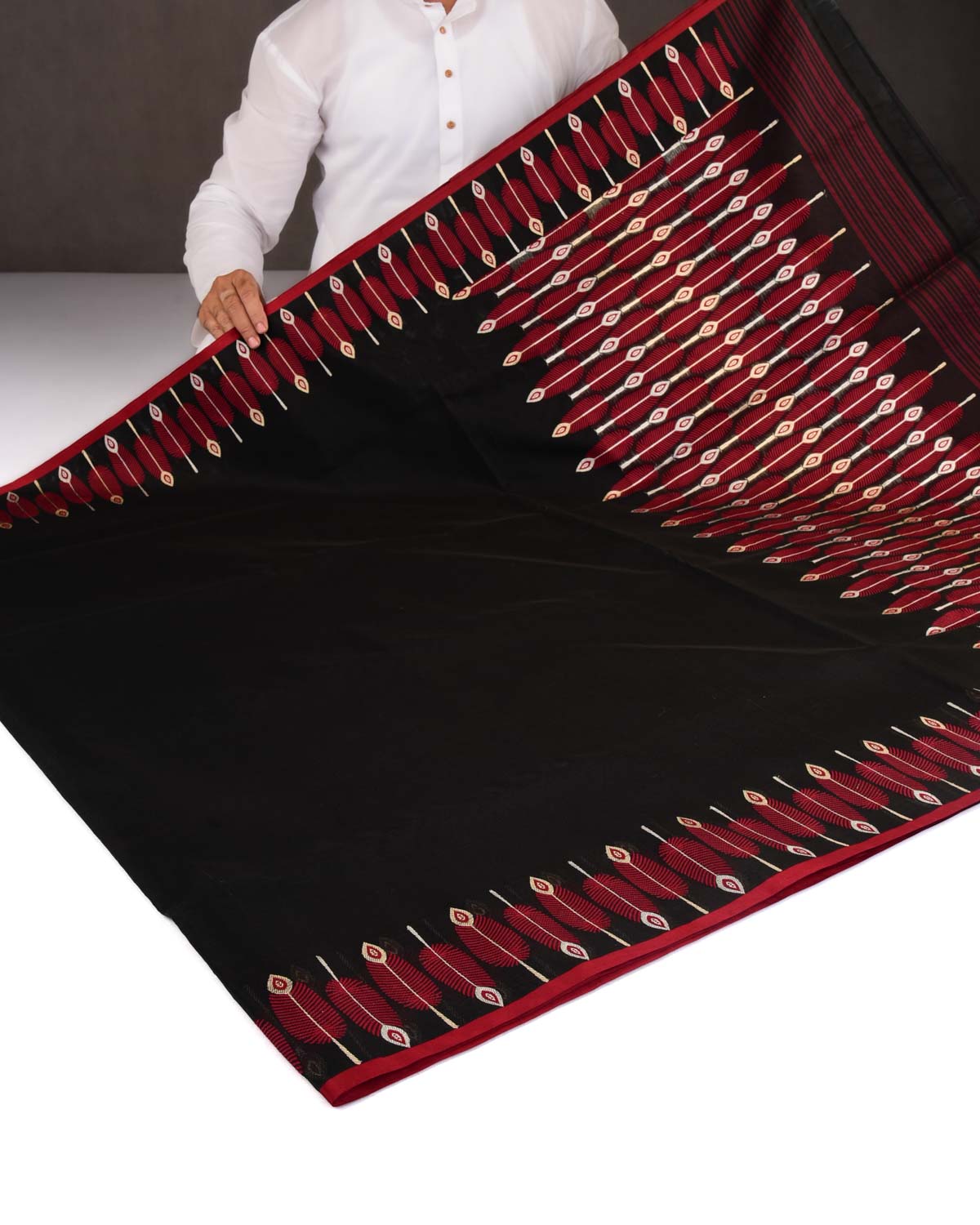 Black Banarasi Maroon Feather Border Kadhuan Brocade Handwoven Kora Silk Saree-HolyWeaves