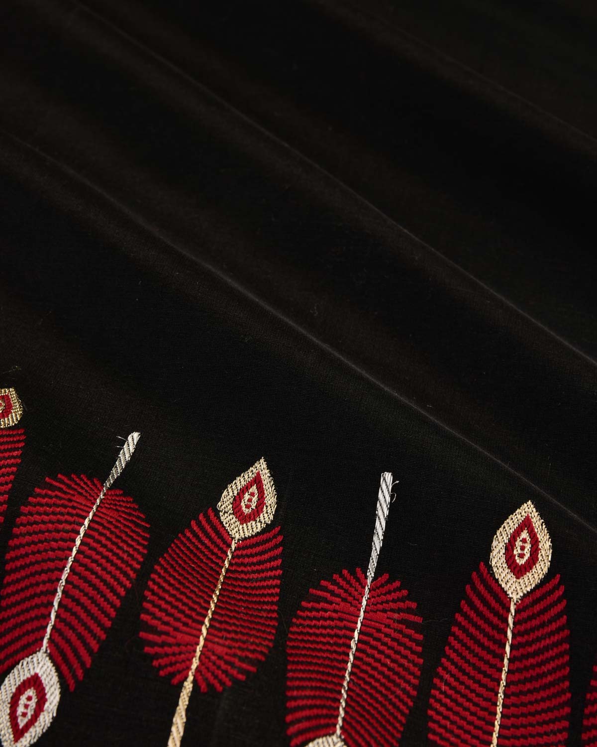 Black Banarasi Maroon Feather Border Kadhuan Brocade Handwoven Kora Silk Saree-HolyWeaves