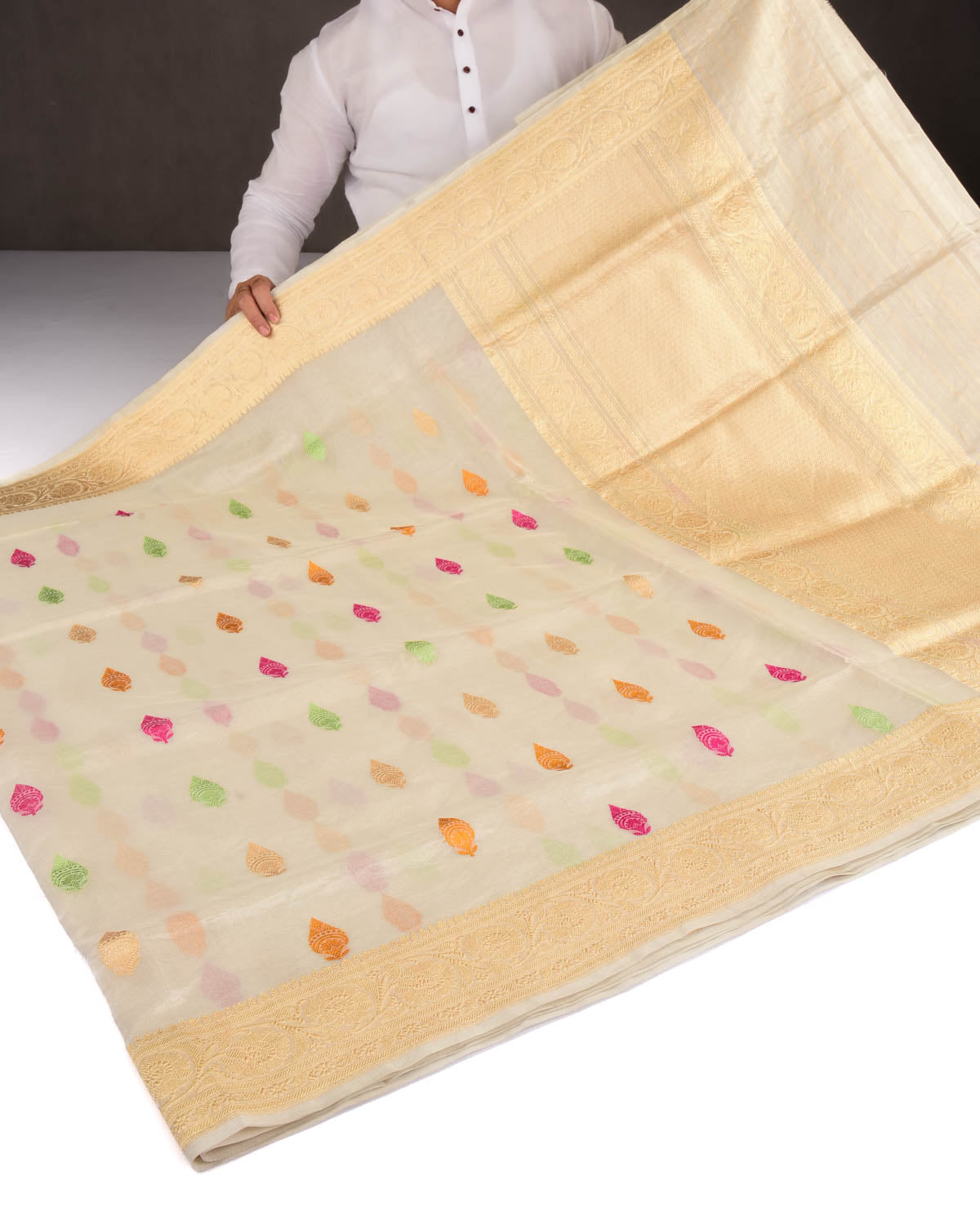 Metallic Cream Banarasi Resham Buta Kadhuan Brocade Handwoven Kora Tissue Saree-HolyWeaves