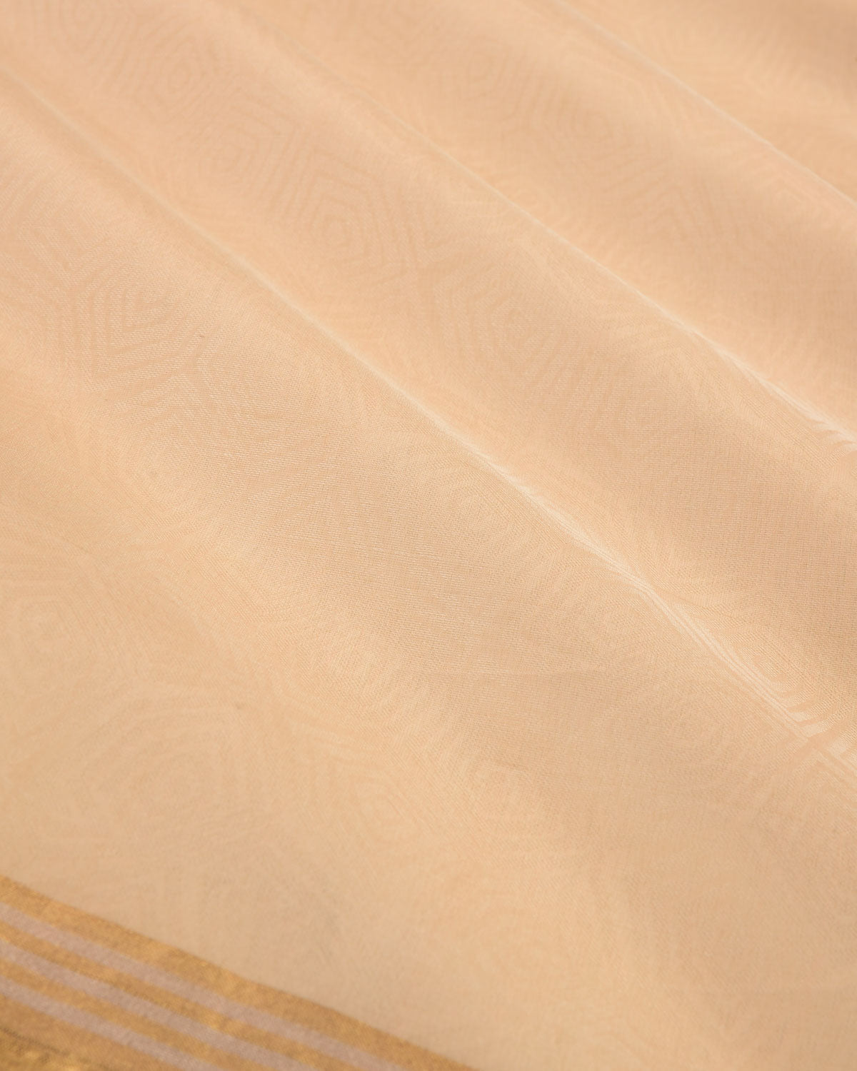 Peach Watermark Illusion Tanchoi Banarasi Kora Silk Saree with Zari Border Pallu-HolyWeaves