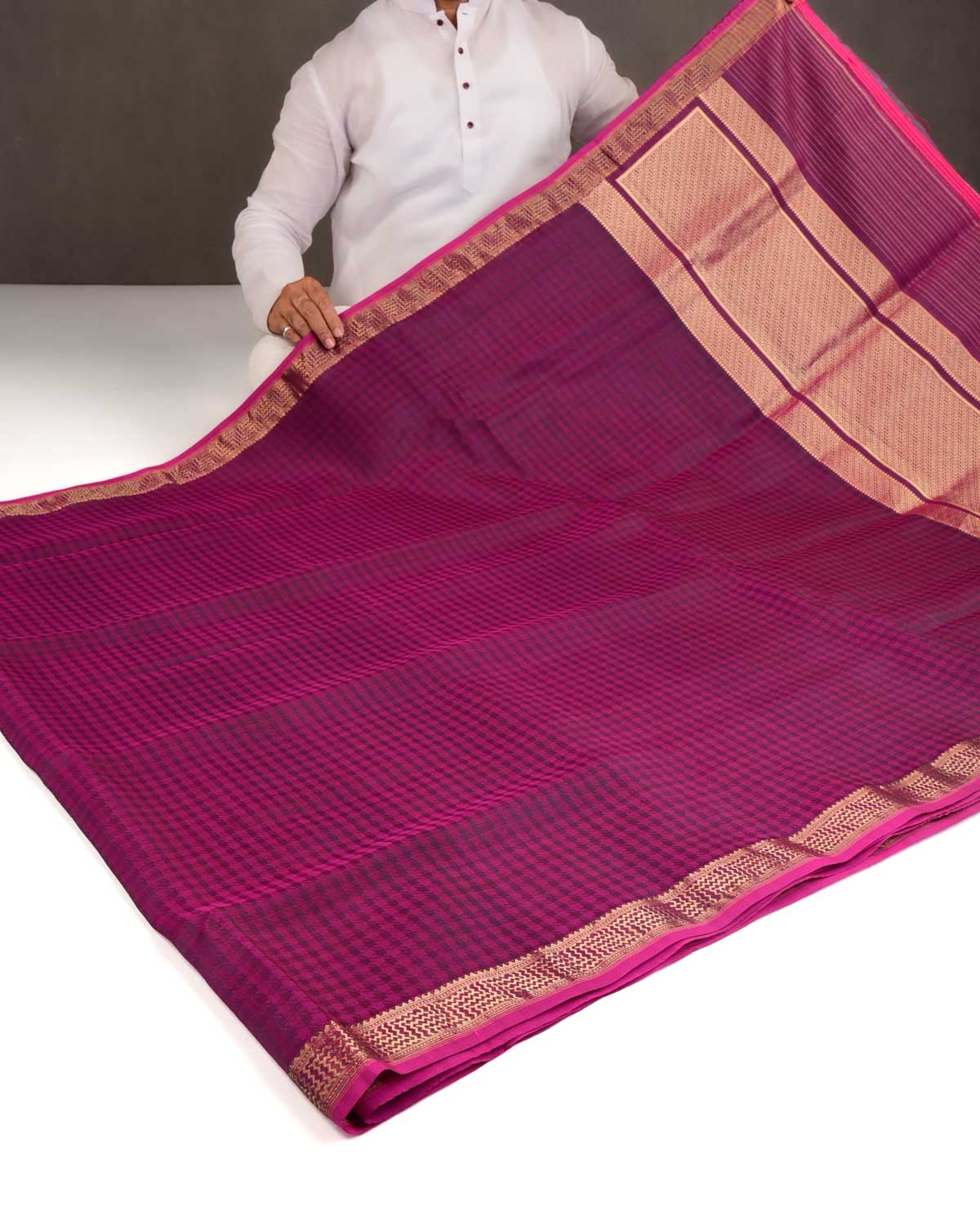 Green On Magenta Watermark Houndstooth Tanchoi Handwoven Kora Silk Banarasi Saree-HolyWeaves