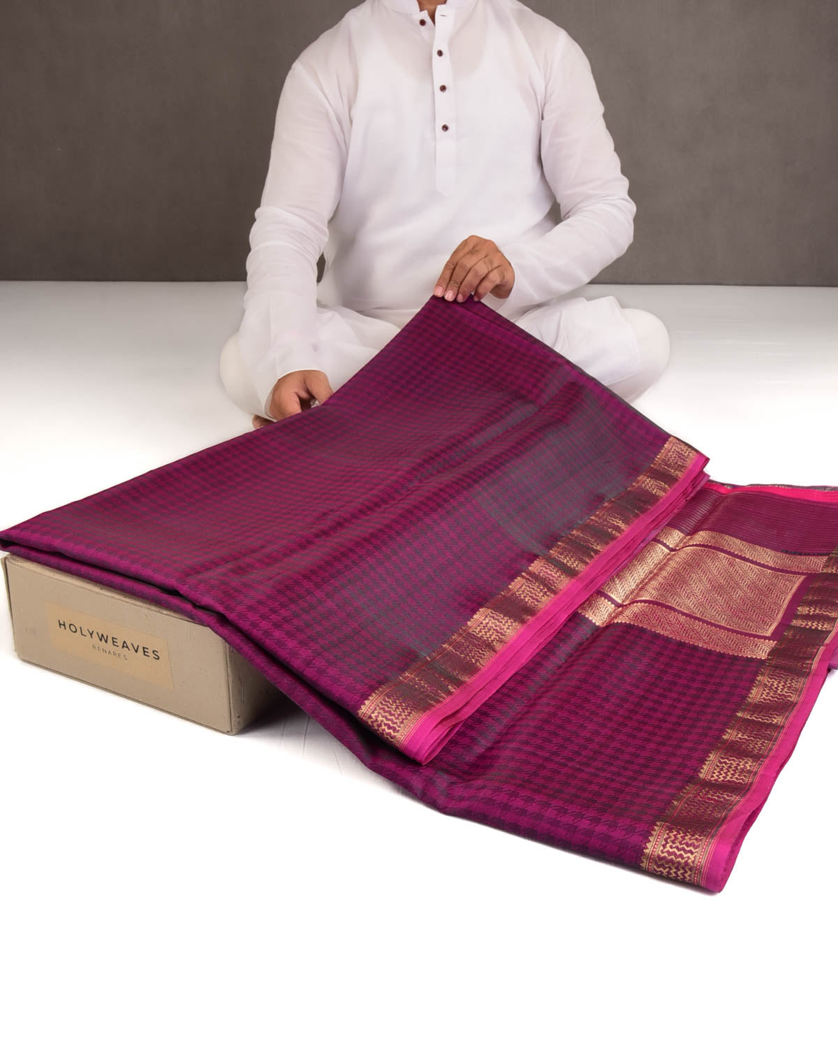 Green On Magenta Watermark Houndstooth Tanchoi Handwoven Kora Silk Banarasi Saree-HolyWeaves