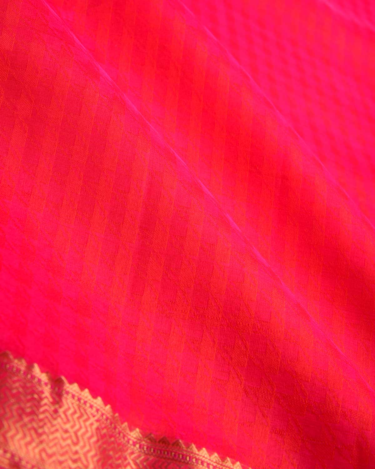 Shot Pink-Orange Watermark Houndstooth Tanchoi Handwoven Kora Silk Banarasi Saree-HolyWeaves