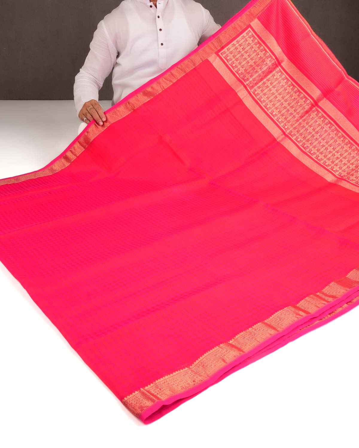 Shot Pink-Orange Watermark Houndstooth Tanchoi Handwoven Kora Silk Banarasi Saree-HolyWeaves