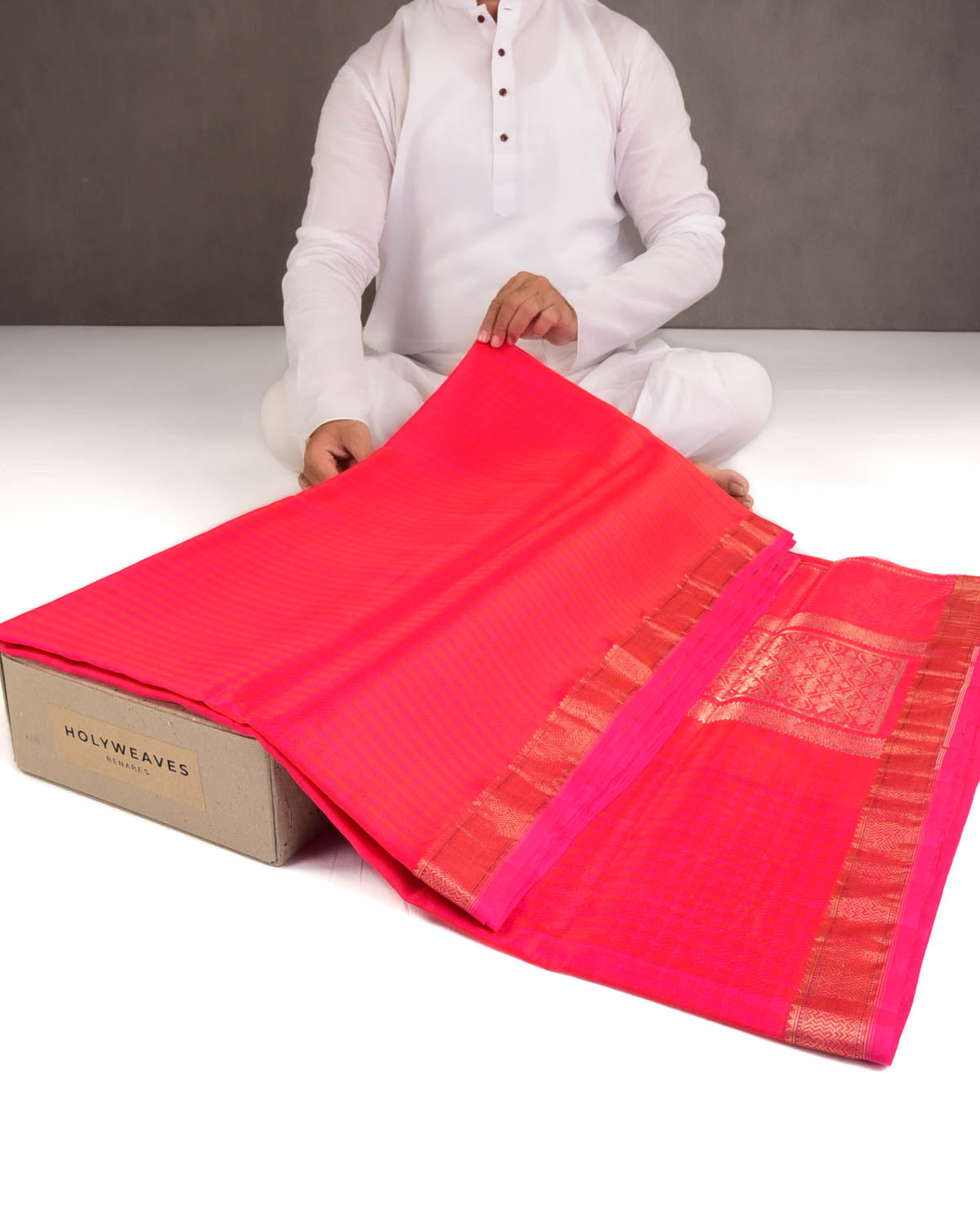 Shot Pink-Orange Watermark Houndstooth Tanchoi Handwoven Kora Silk Banarasi Saree-HolyWeaves