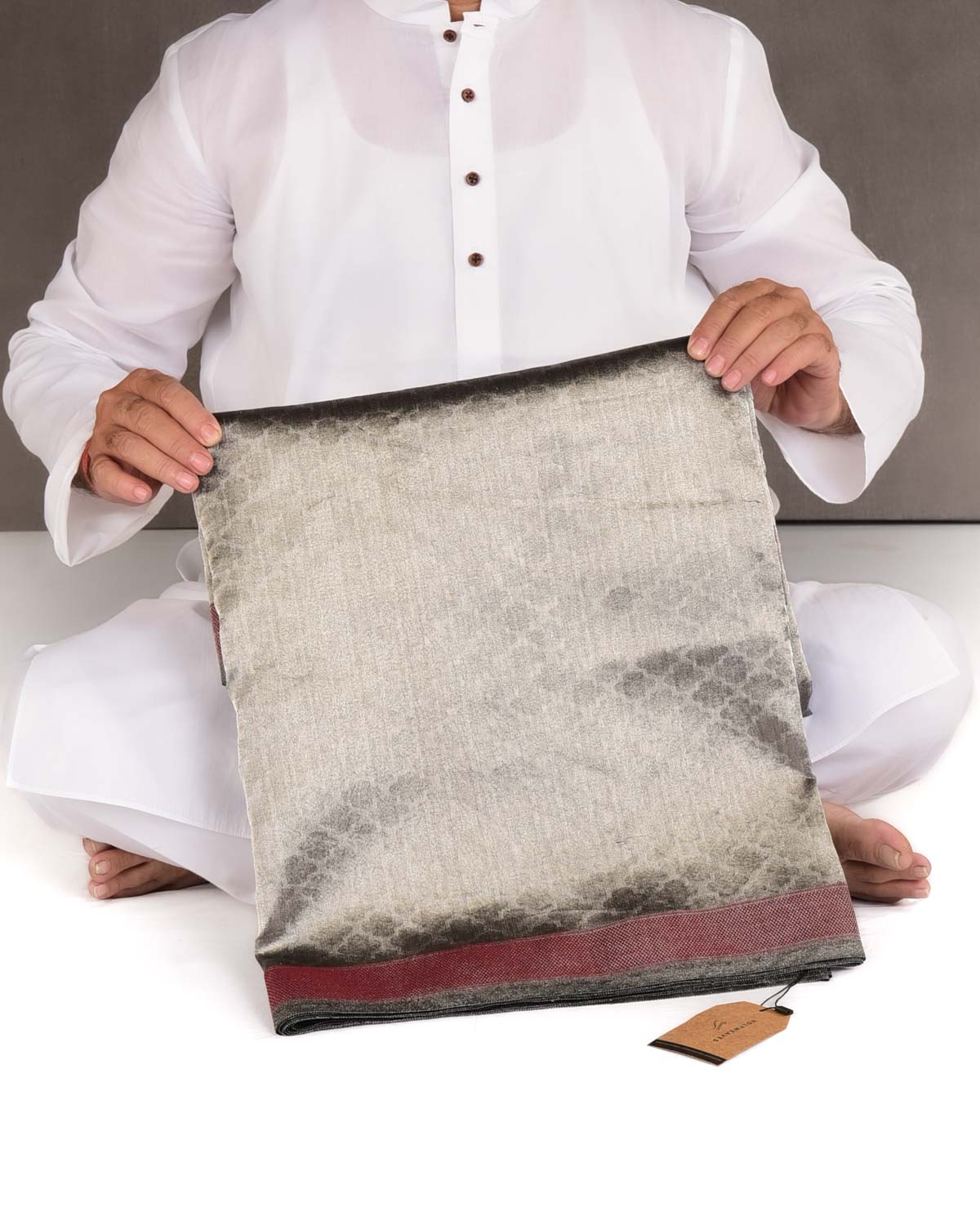 Metallic Silver Gray Quatrefoil Tanchoi Handwoven Kora Tissue Banarasi Saree-HolyWeaves