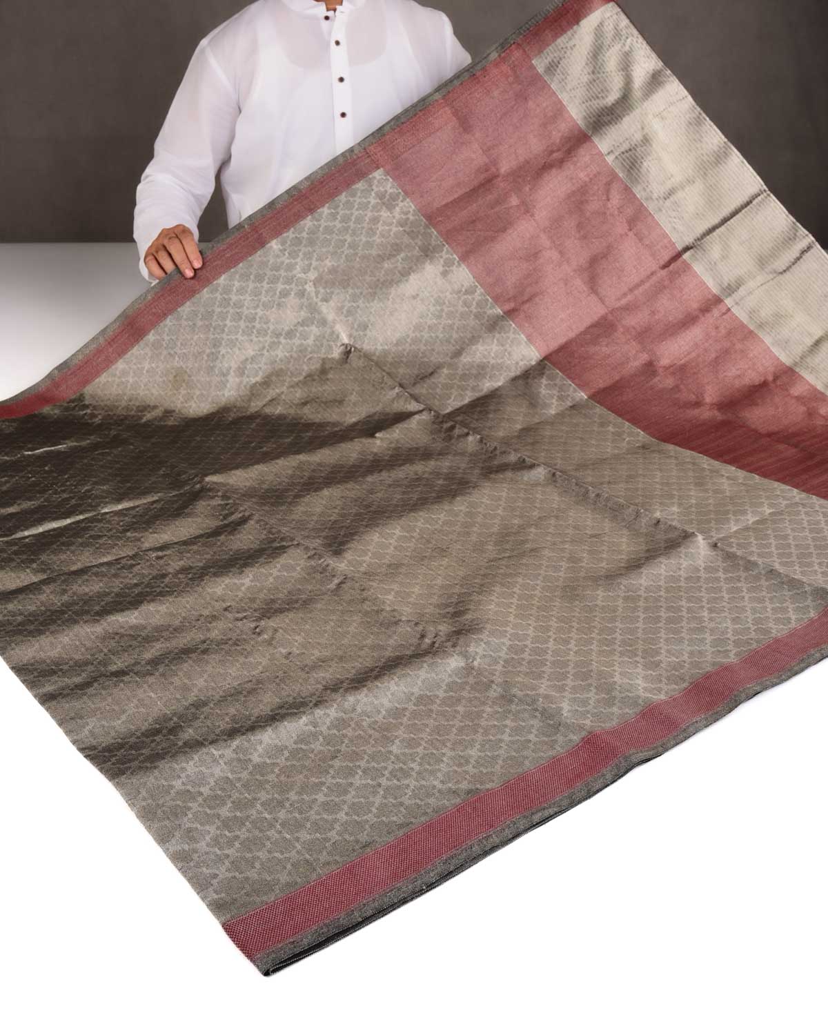 Metallic Silver Gray Quatrefoil Tanchoi Handwoven Kora Tissue Banarasi Saree-HolyWeaves