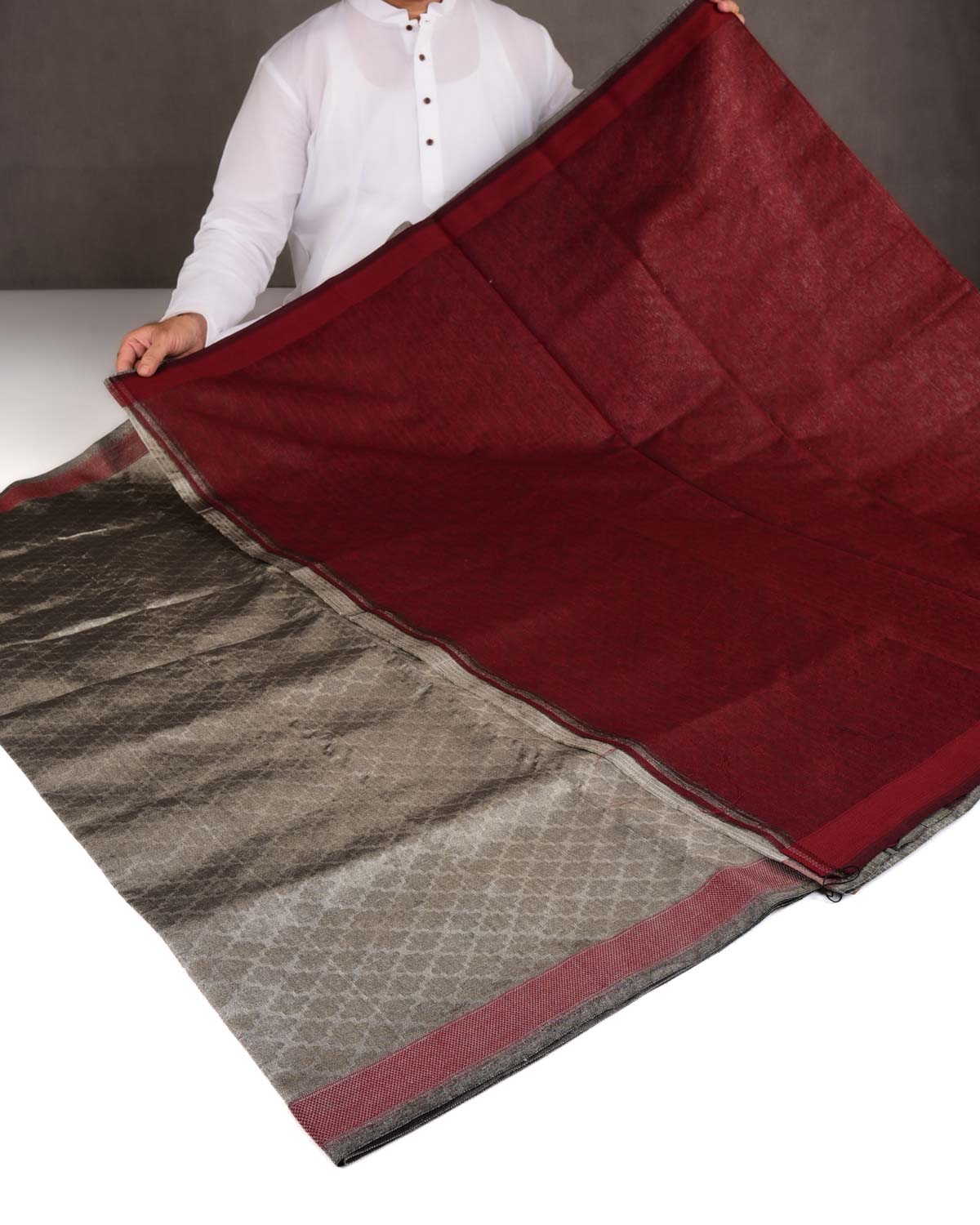 Metallic Silver Gray Quatrefoil Tanchoi Handwoven Kora Tissue Banarasi Saree-HolyWeaves