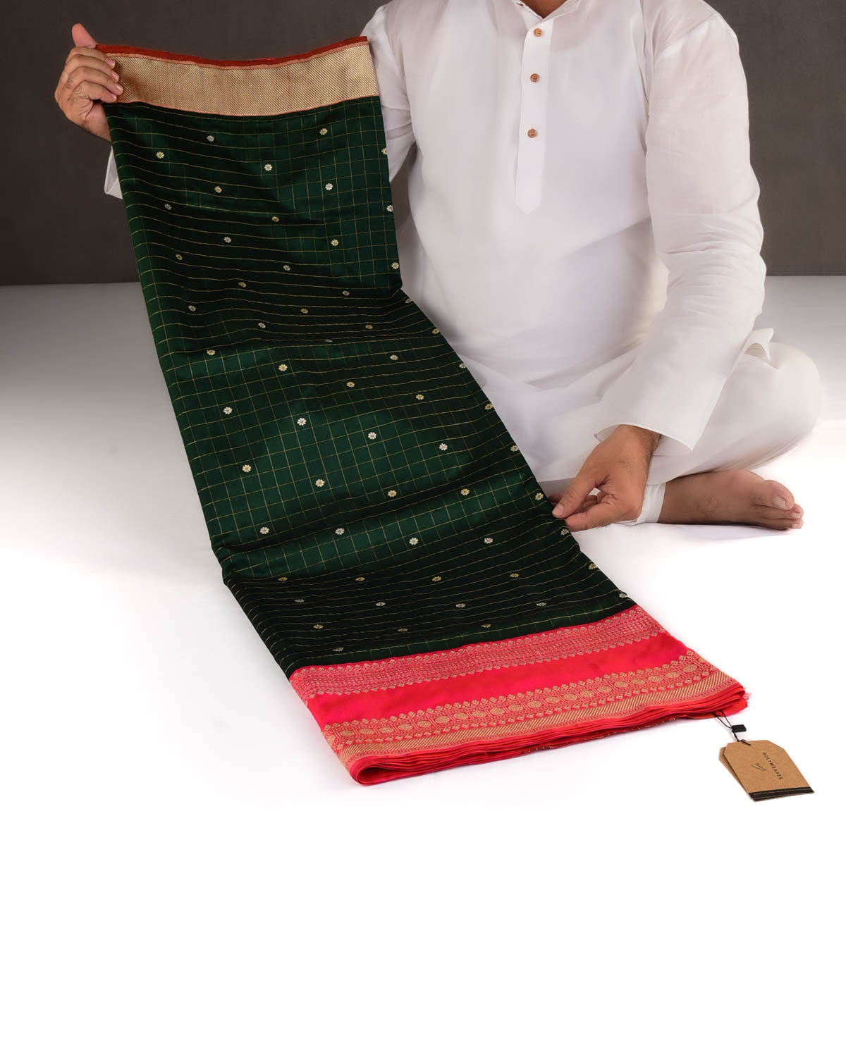 Midnight Green Chequered Grids Kadhuan Brocade Handwoven Katan Silk Banarasi Saree with Shot Pink Border Pallu-HolyWeaves