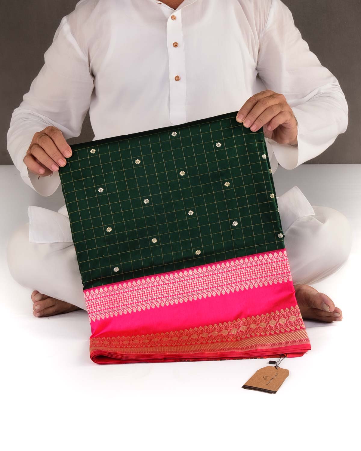 Midnight Green Chequered Grids Kadhuan Brocade Handwoven Katan Silk Banarasi Saree with Shot Pink Border Pallu-HolyWeaves