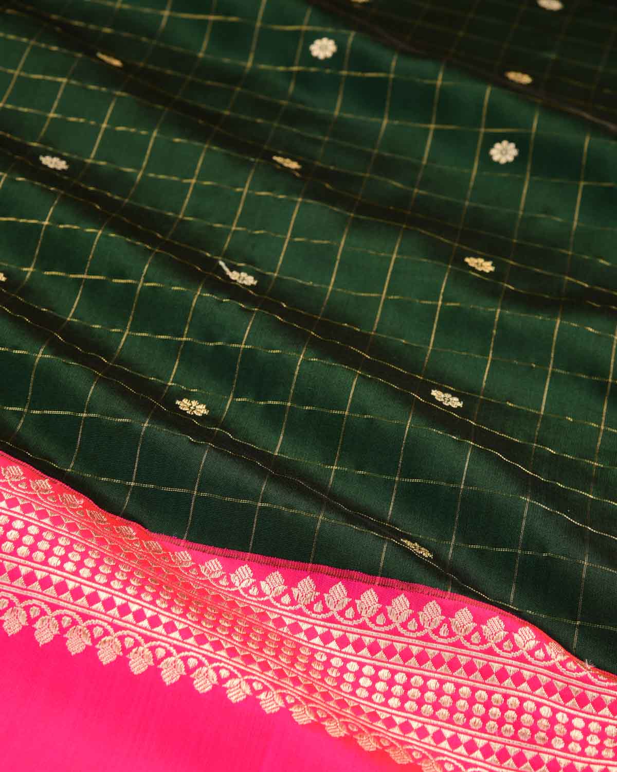 Midnight Green Chequered Grids Kadhuan Brocade Handwoven Katan Silk Banarasi Saree with Shot Pink Border Pallu-HolyWeaves