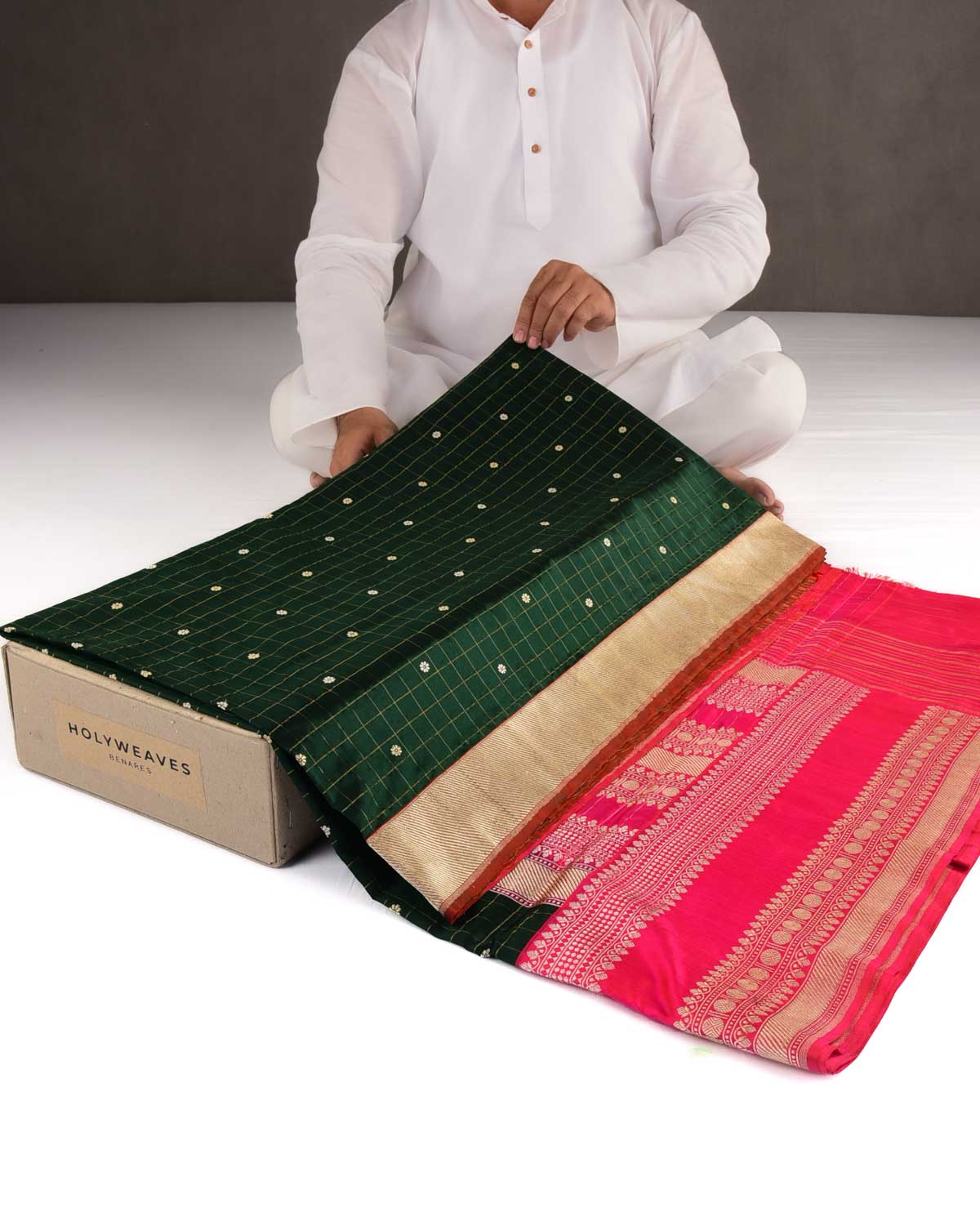 Midnight Green Chequered Grids Kadhuan Brocade Handwoven Katan Silk Banarasi Saree with Shot Pink Border Pallu-HolyWeaves