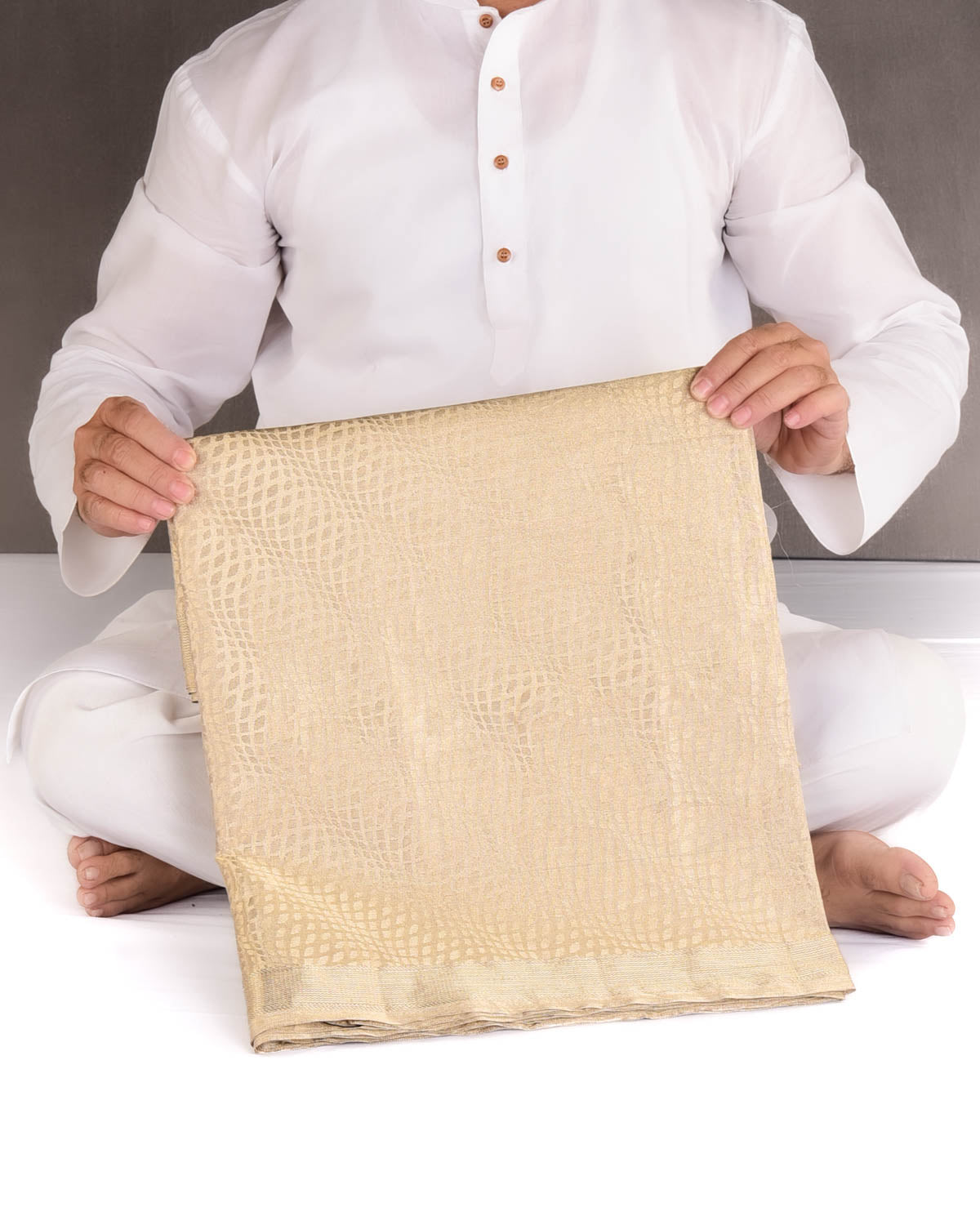 Metallic Gold Illusion Waves Brocade Handwoven Tissue Banarasi Saree-HolyWeaves