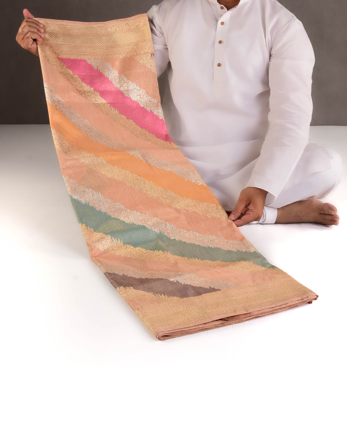 Metallic Peach Diagonal Rangkaat Kadhuan Brocade Handwoven Katan Silk Banarasi Saree-HolyWeaves