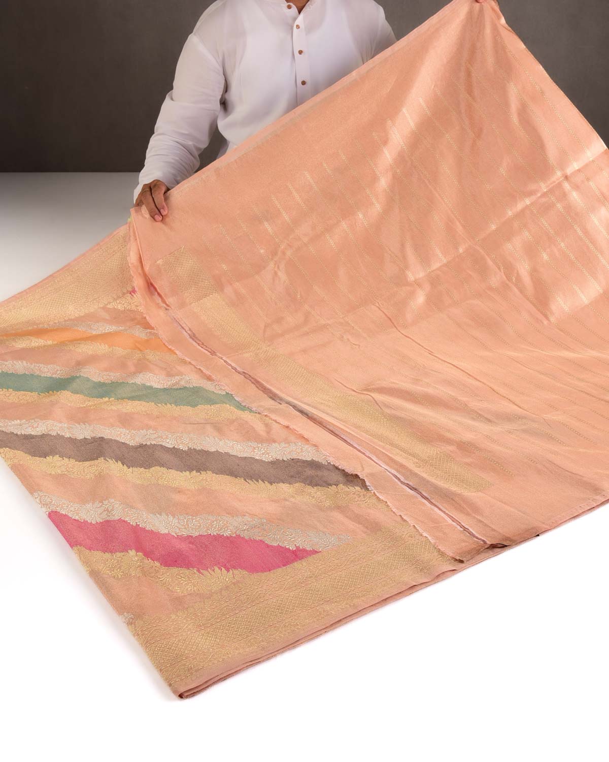 Metallic Peach Diagonal Rangkaat Kadhuan Brocade Handwoven Katan Silk Banarasi Saree-HolyWeaves
