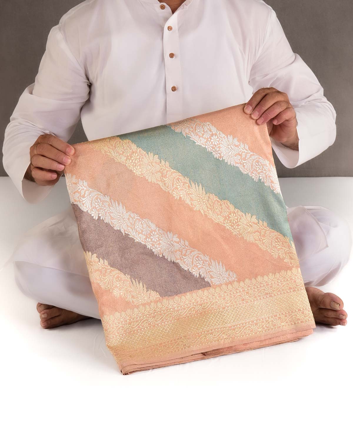 Metallic Peach Diagonal Rangkaat Kadhuan Brocade Handwoven Katan Silk Banarasi Saree-HolyWeaves