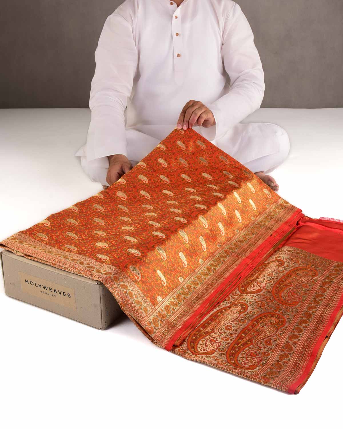 Sinddori Red Tehri Paisley Satin Jamawar Tanchoi Brocade Handwoven Katan Silk Banarasi Saree-HolyWeaves