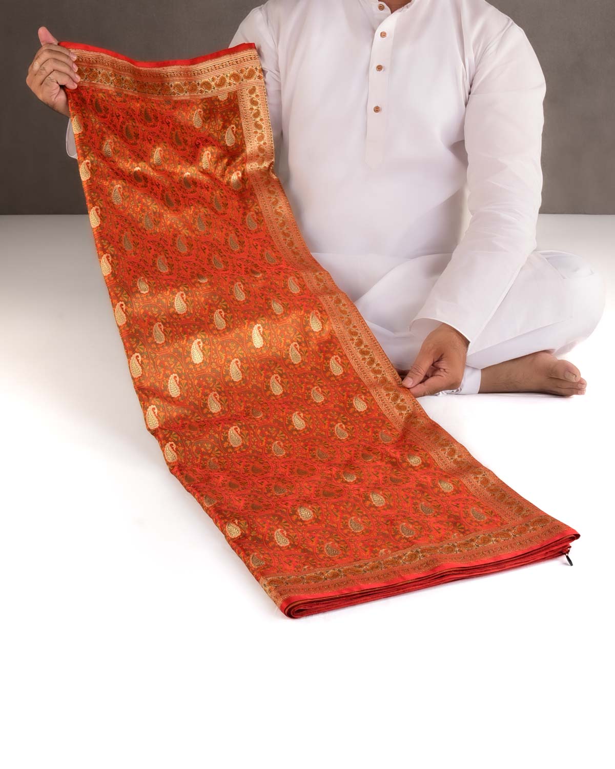 Sinddori Red Tehri Paisley Satin Jamawar Tanchoi Brocade Handwoven Katan Silk Banarasi Saree-HolyWeaves