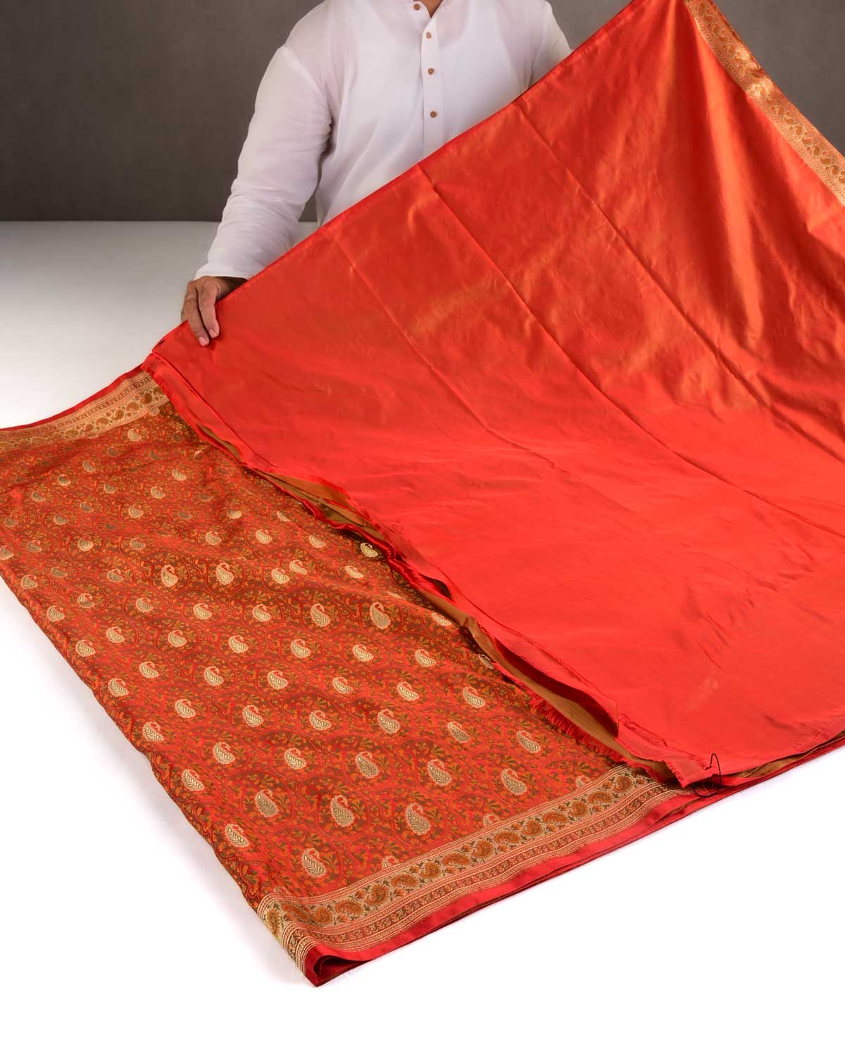 Sinddori Red Tehri Paisley Satin Jamawar Tanchoi Brocade Handwoven Katan Silk Banarasi Saree-HolyWeaves