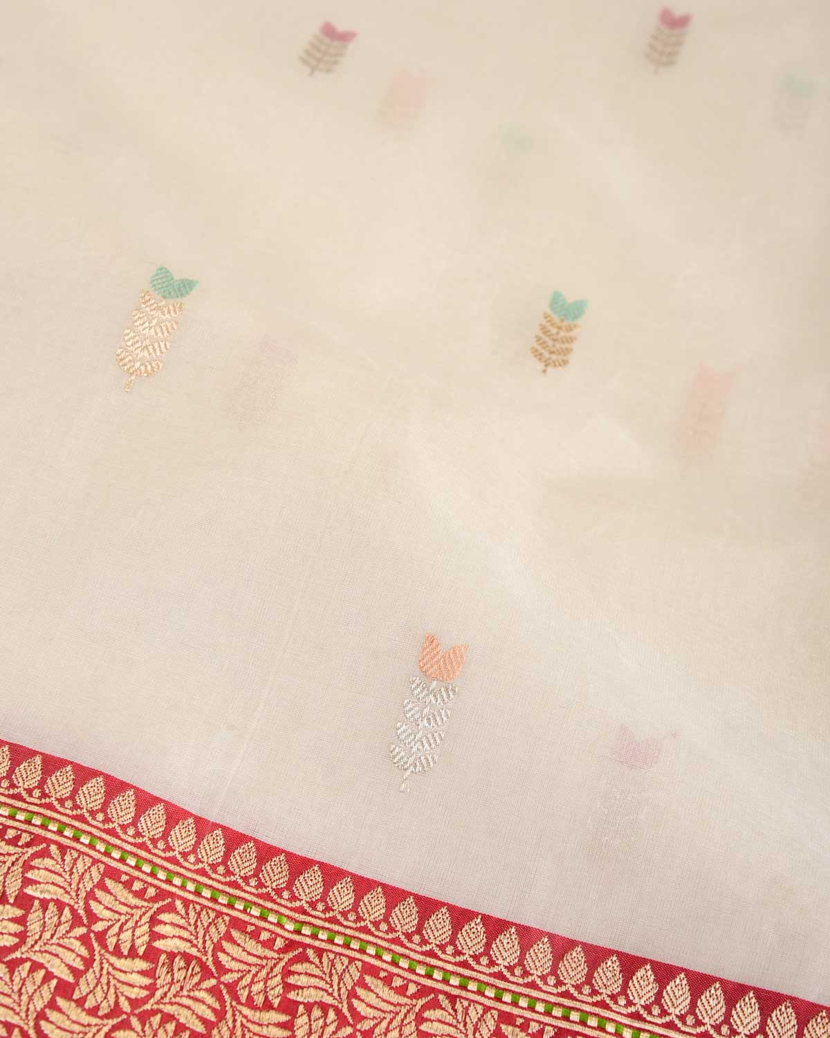 Ivory White Gold & Silver Zari & Meenekari Buti Kadhuan Brocade Handwoven Kora Silk Banarasi Saree-HolyWeaves