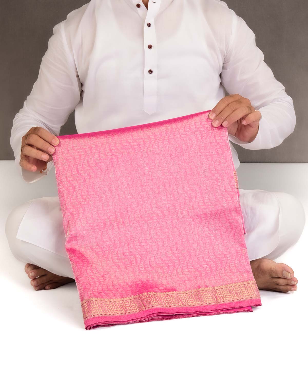 Metallic Pink Silver Zari Geometric Grids Tanchoi Handwoven Kora Tissue Banarasi Saree-HolyWeaves