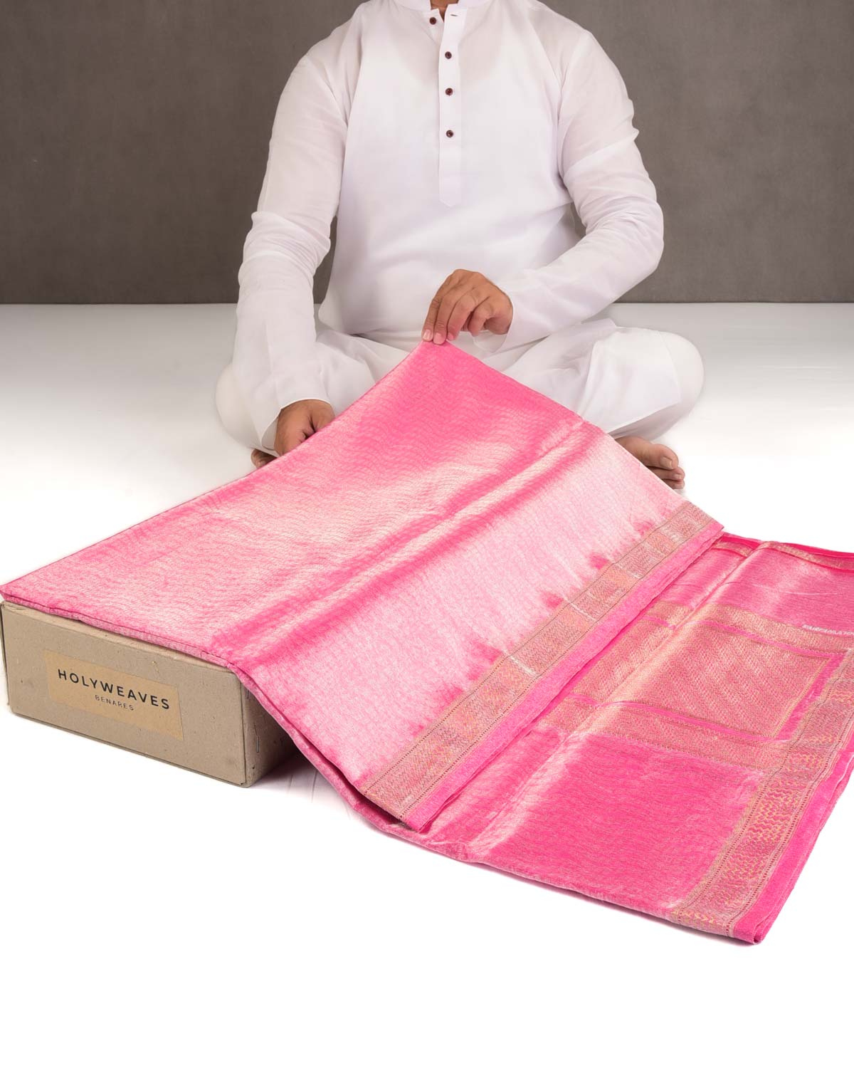 Metallic Pink Silver Zari Geometric Grids Tanchoi Handwoven Kora Tissue Banarasi Saree-HolyWeaves