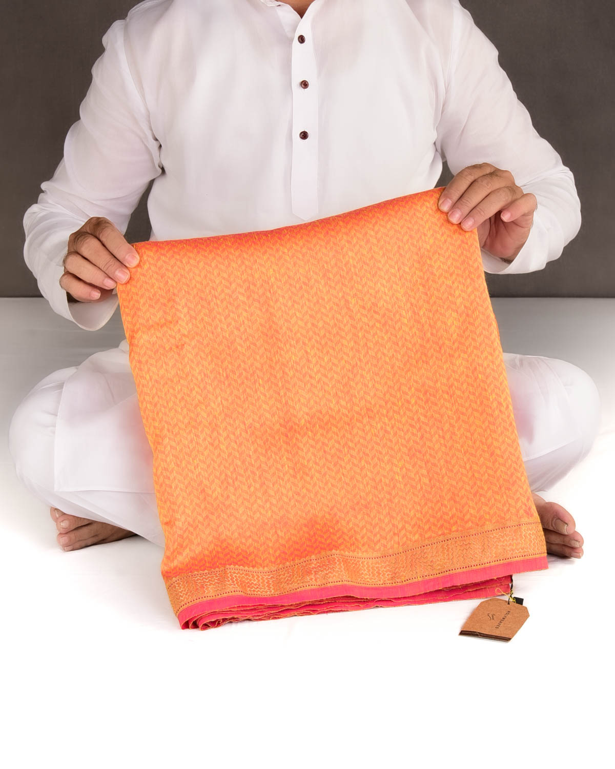 Shot Pink-Yellow Herring Bone Tanchoi Handwoven Linen Silk Banarasi Saree-HolyWeaves