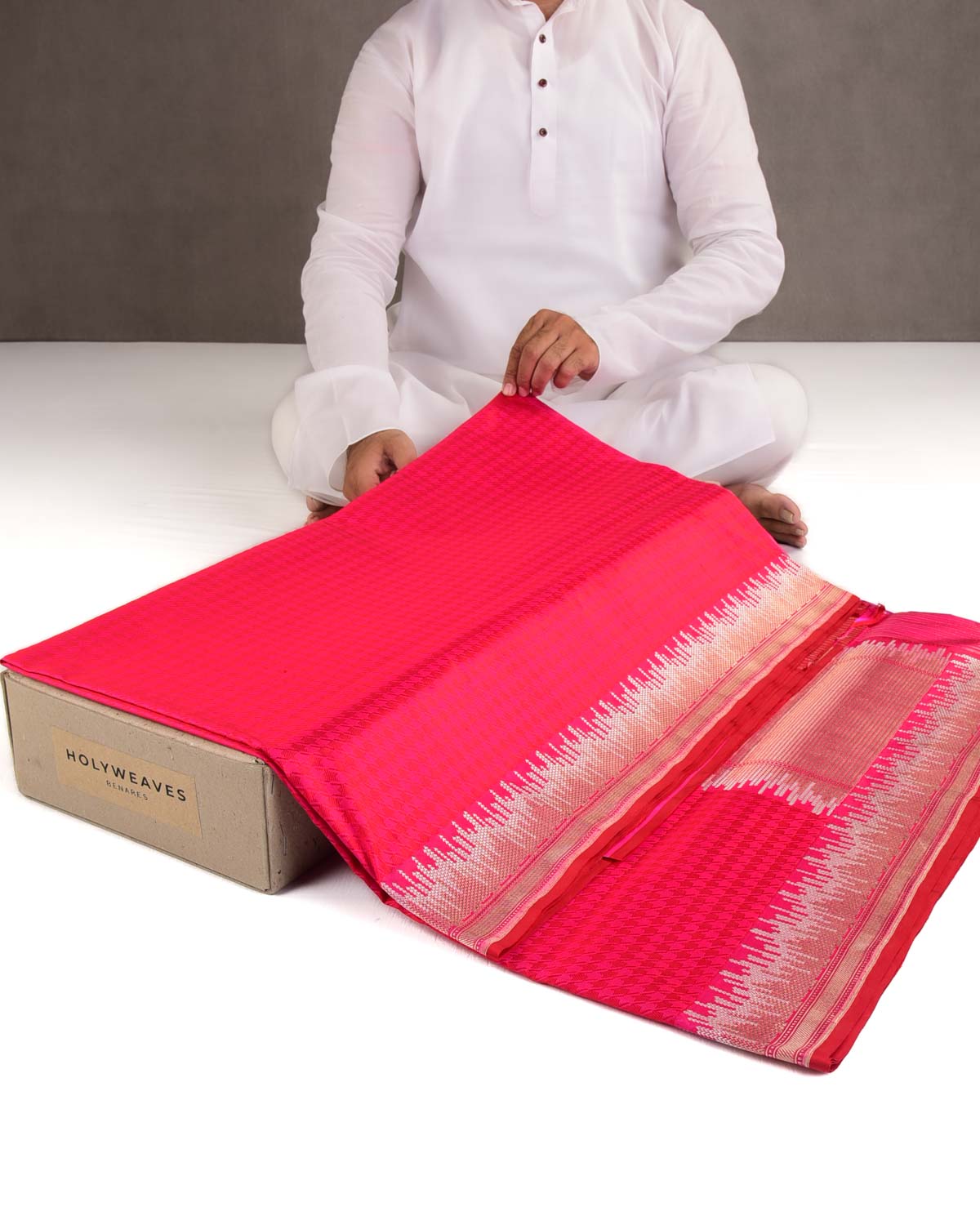 Shot Red-Pink Houndstooth Kadhuan Brocade Handwoven Katan Silk Banarasi Saree-HolyWeaves