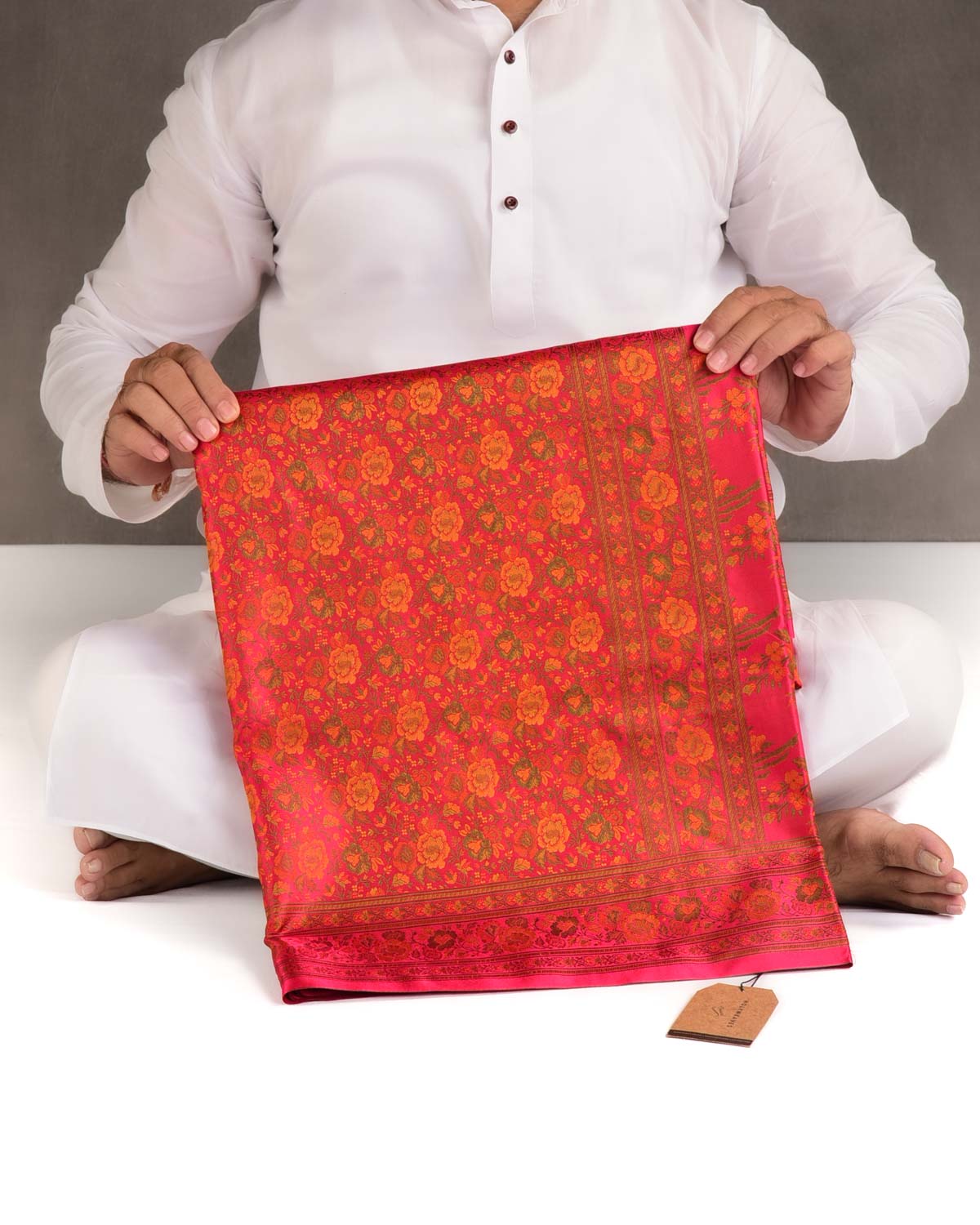 Red Floral Satin Tanchoi Jamawar Handwoven Katan Silk Banarasi Saree-HolyWeaves