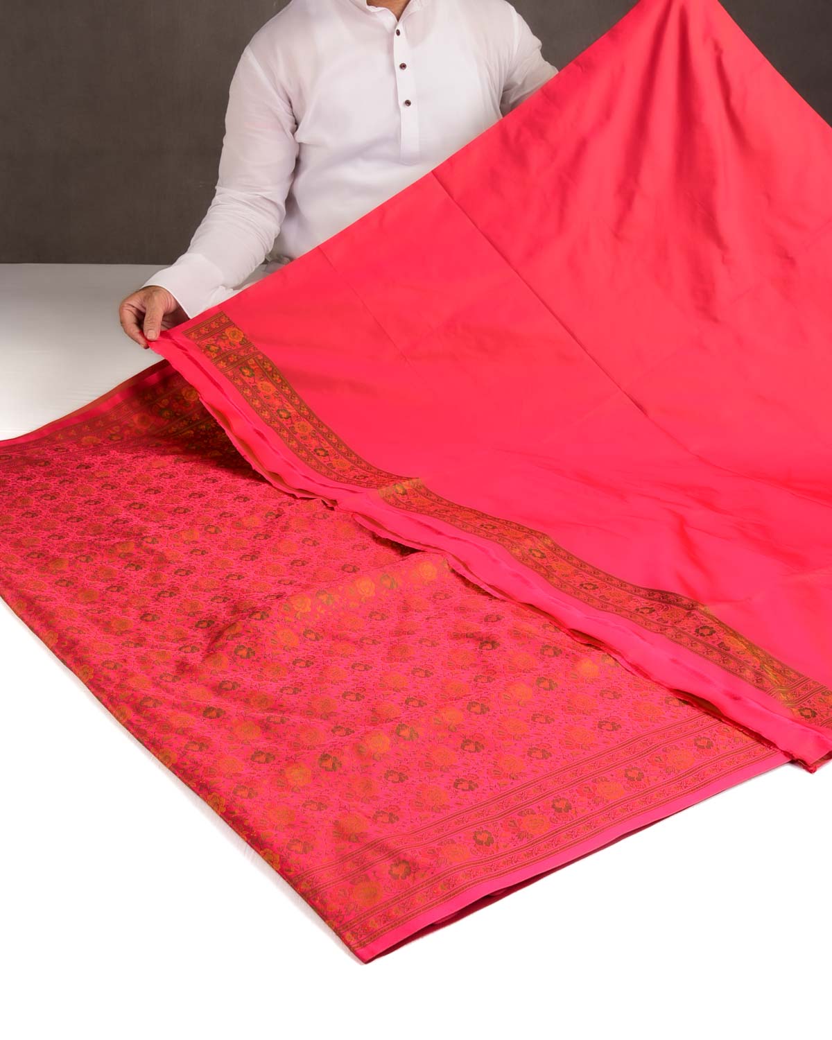Red Floral Satin Tanchoi Jamawar Handwoven Katan Silk Banarasi Saree-HolyWeaves