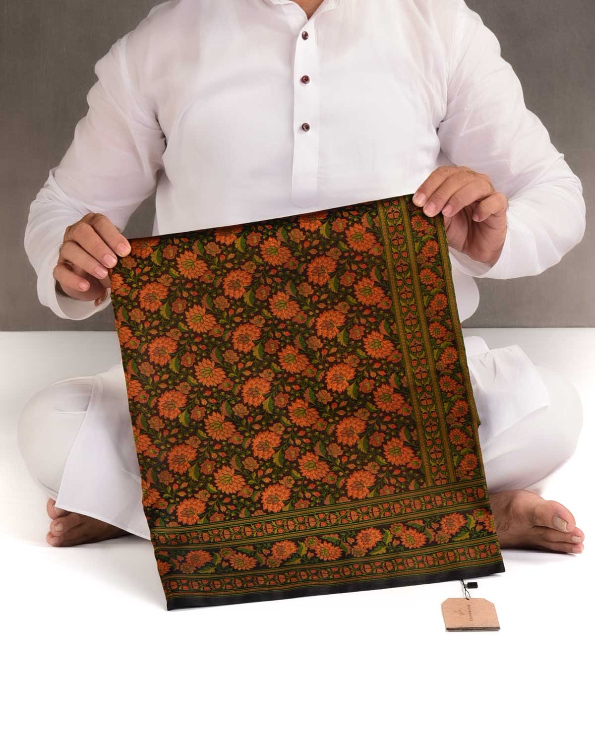 Black Floral Satin Tanchoi Jamawar Handwoven Katan Silk Banarasi Saree-HolyWeaves