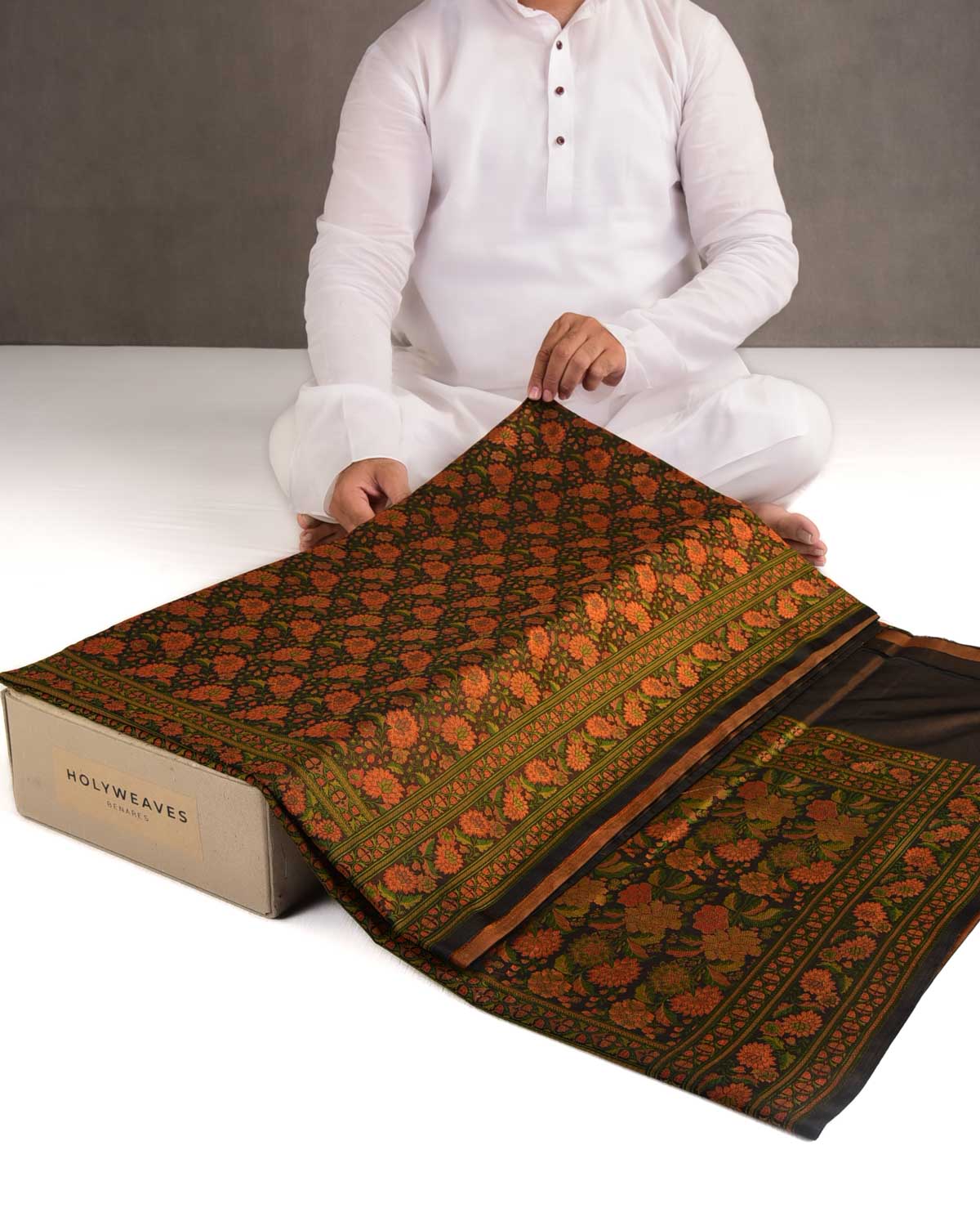 Black Floral Satin Tanchoi Jamawar Handwoven Katan Silk Banarasi Saree-HolyWeaves